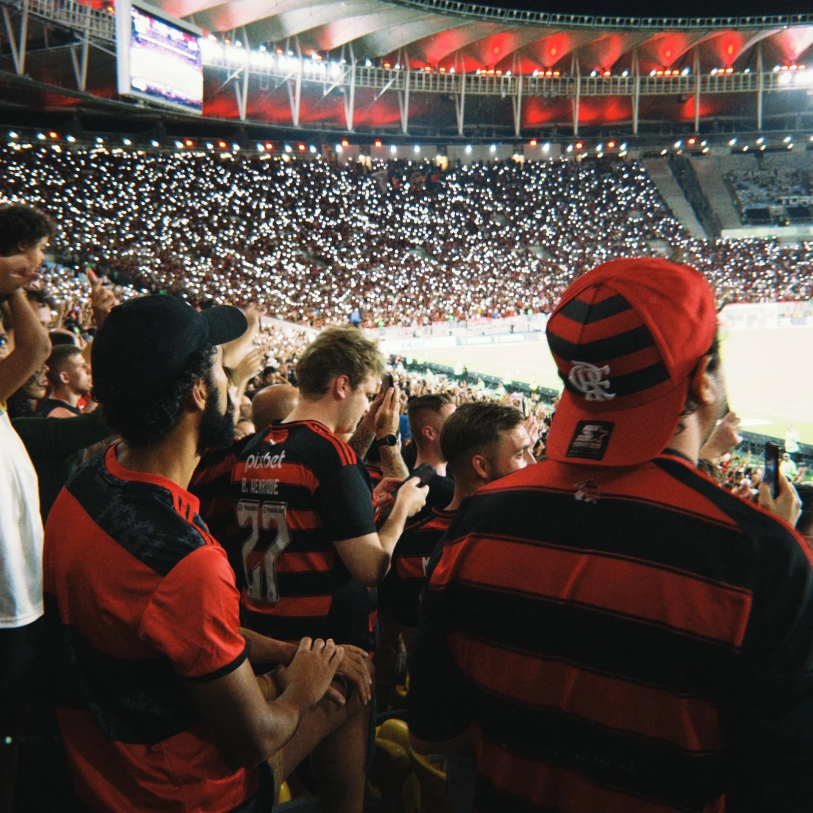 Erlebe ein Fußballspiel im Maracanã