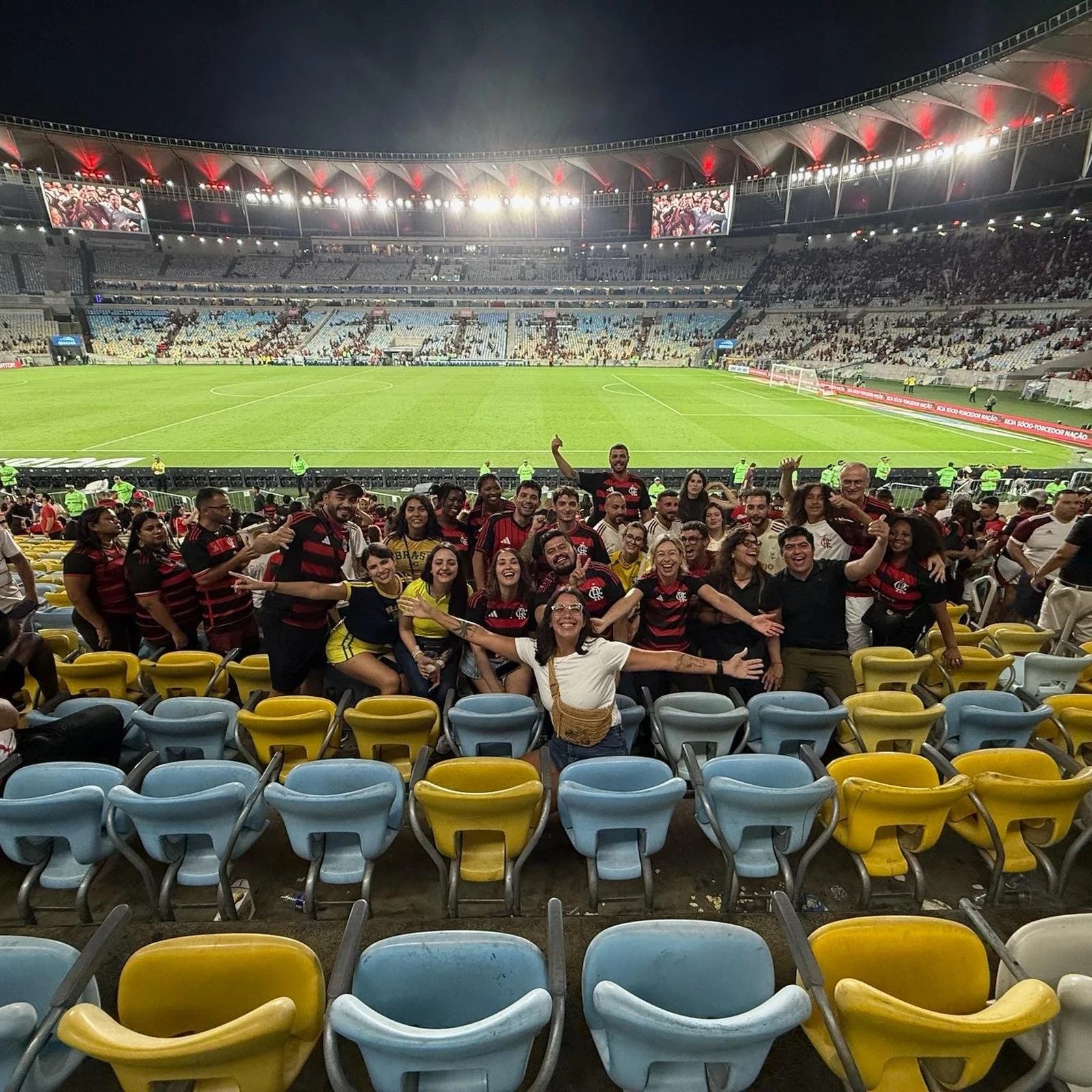 Vive un partido de fútbol en el Maracanã