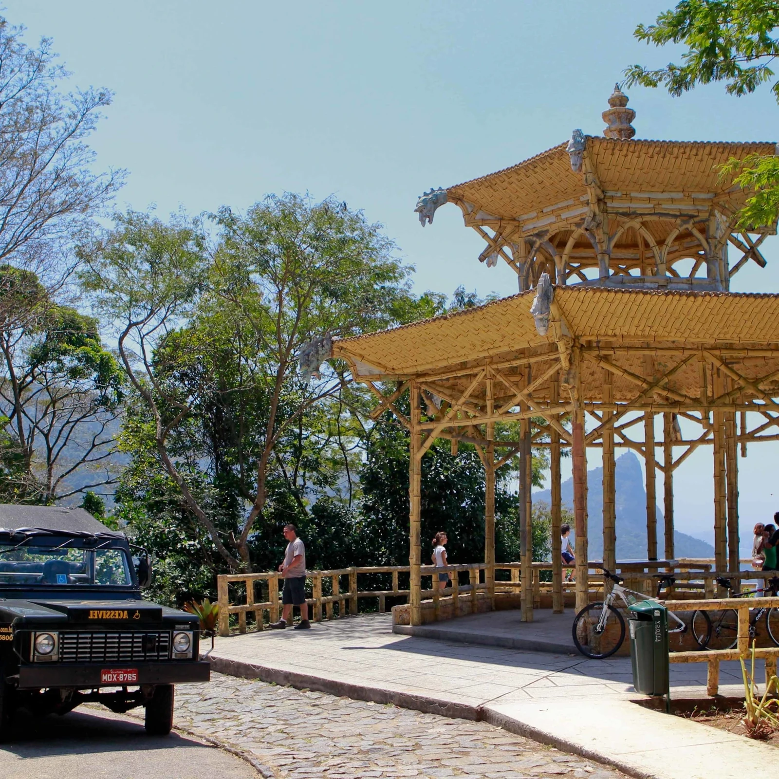 Entdecke die Floresta da Tijuca im offenen Jeep