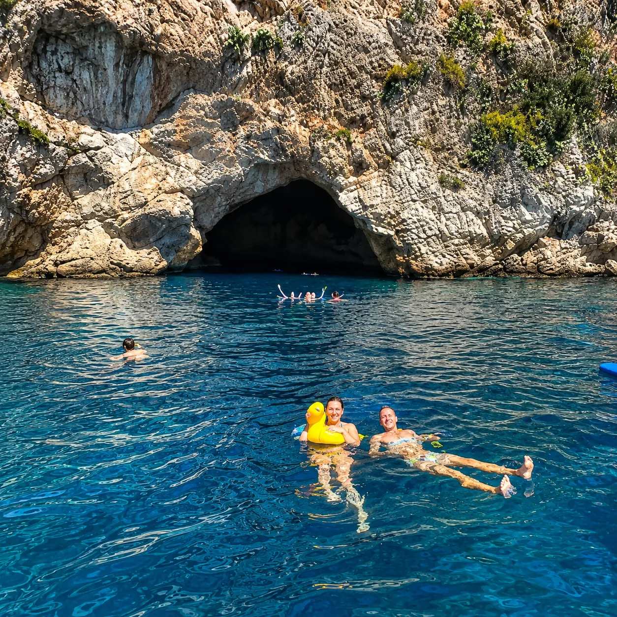 Excursion en bateau de Nice aux grottes de Mala et Villefranche