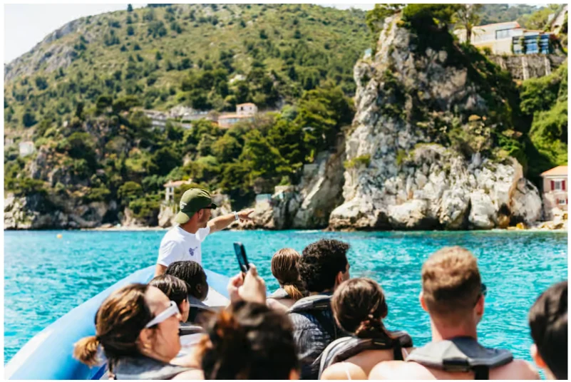Excursion en bateau de Nice aux grottes de Mala et Villefranche
