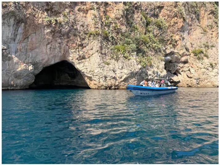 Excursion en bateau de Nice aux grottes de Mala et Villefranche
