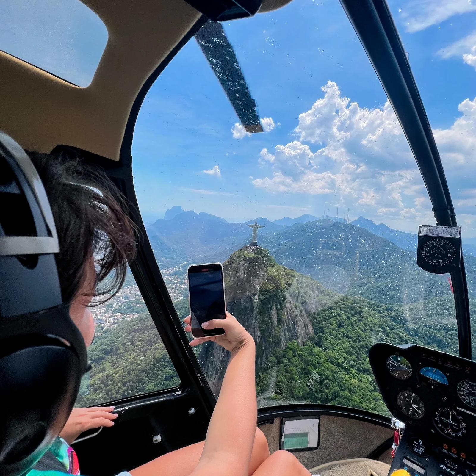 Rio de Janeiro bei einem geteilten Flug von oben sehen