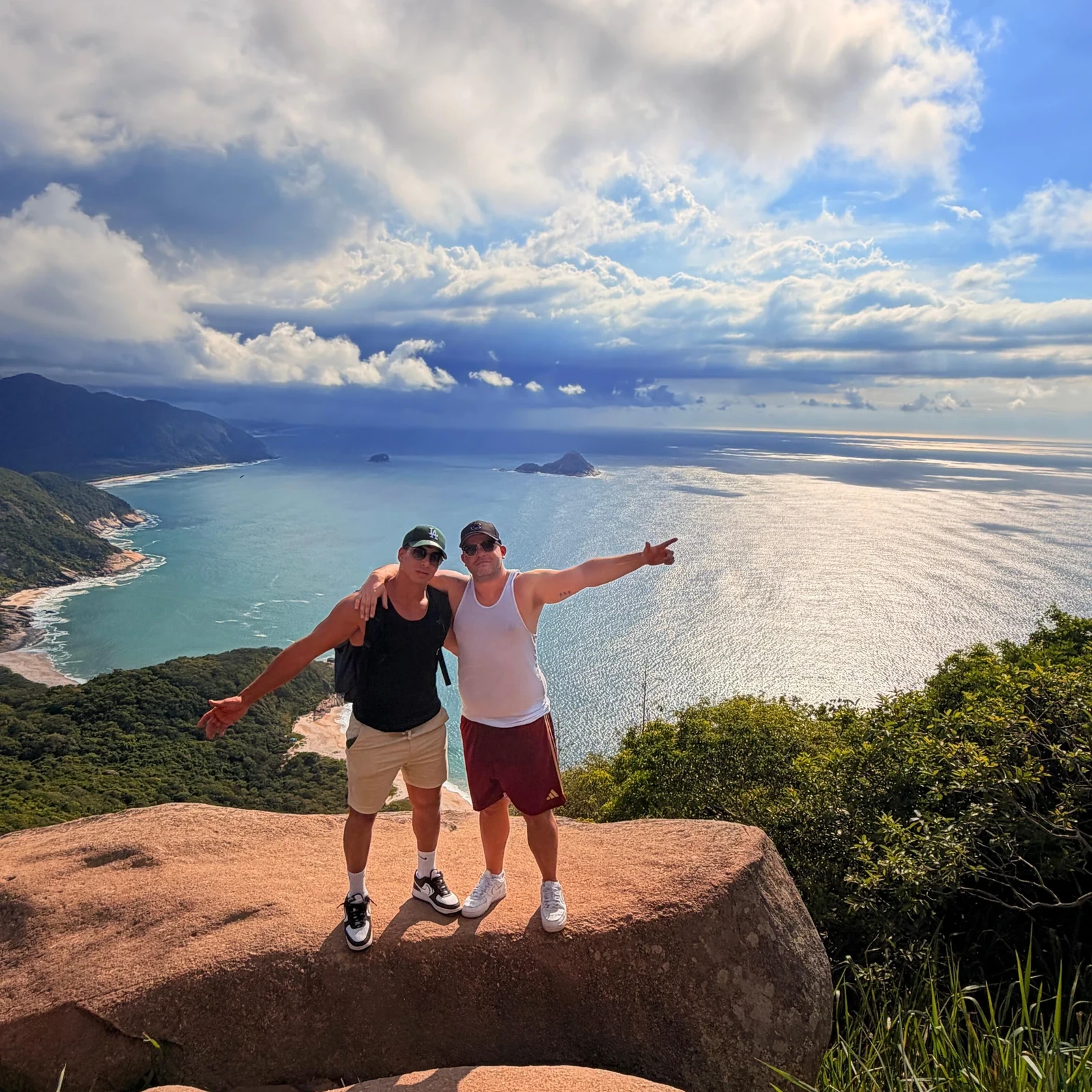 Pedra do Telégrafo: a guided hike, sweeping views and time by the sea