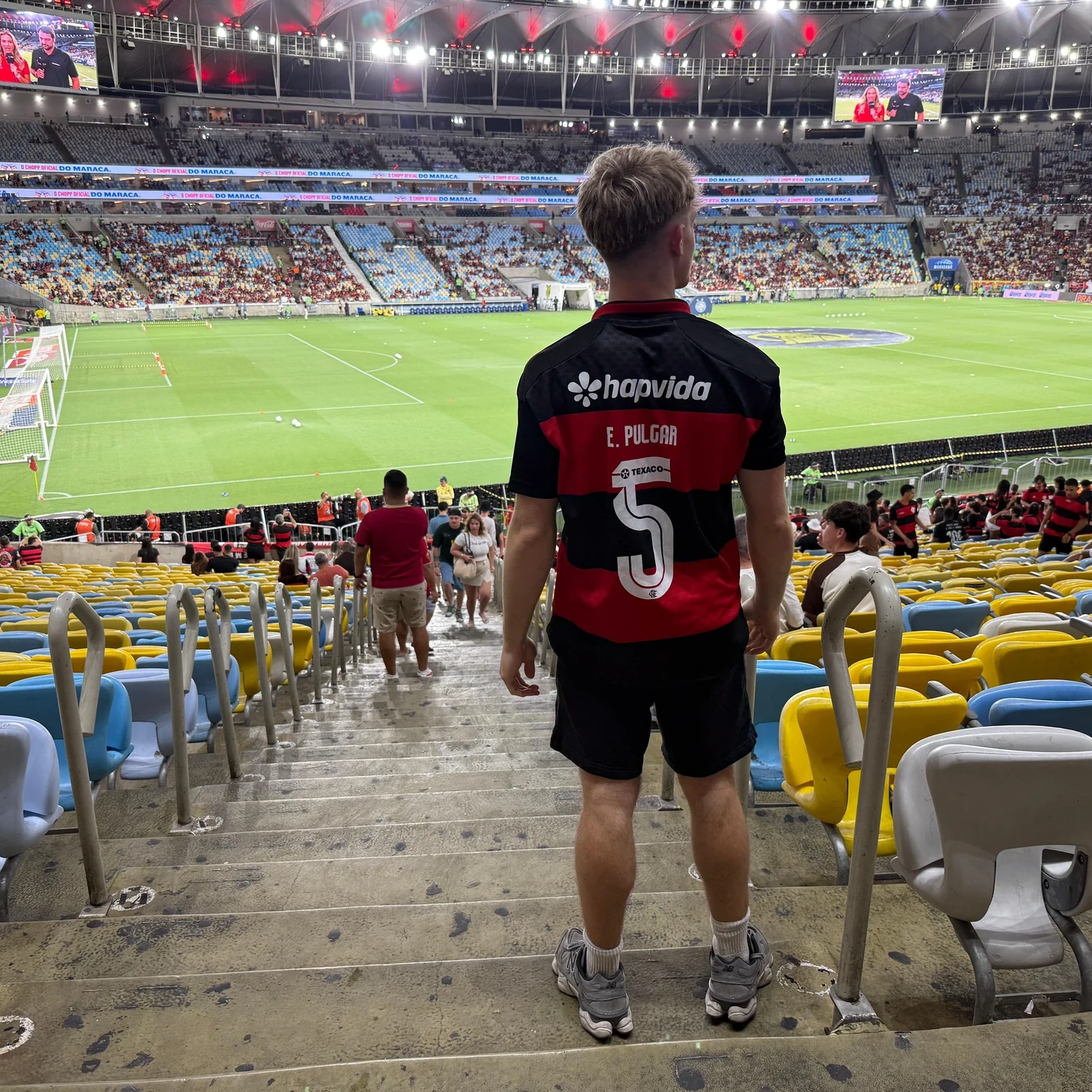 Erlebe die Atmosphäre im Maracanã, ohne jeden Schritt selbst zu organisieren
