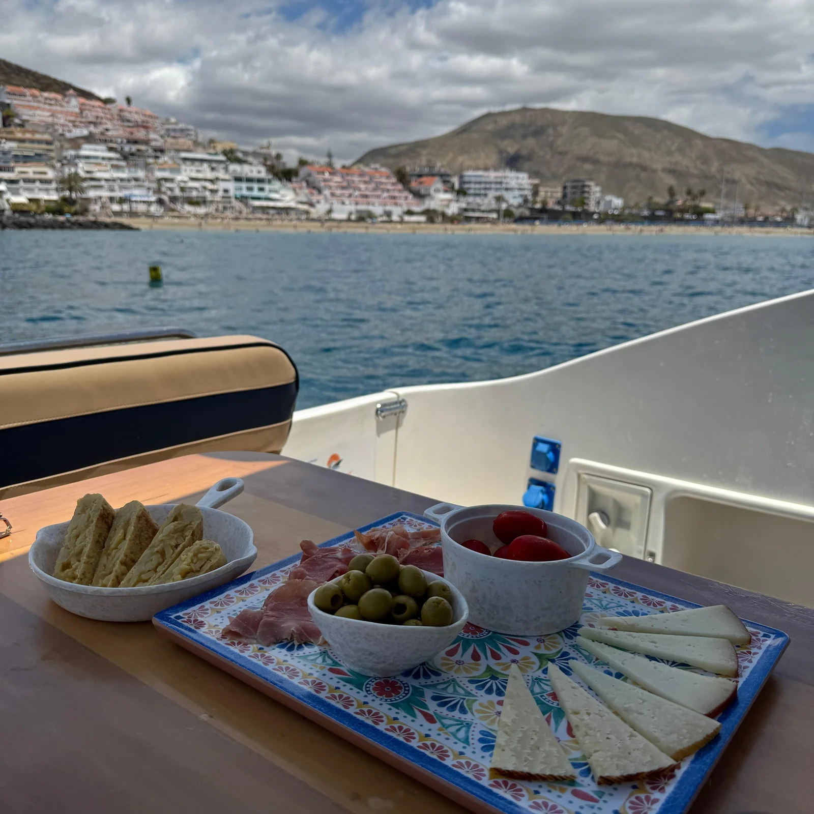 Privater Bootscharter auf Teneriffa mit Tapas und Getränken