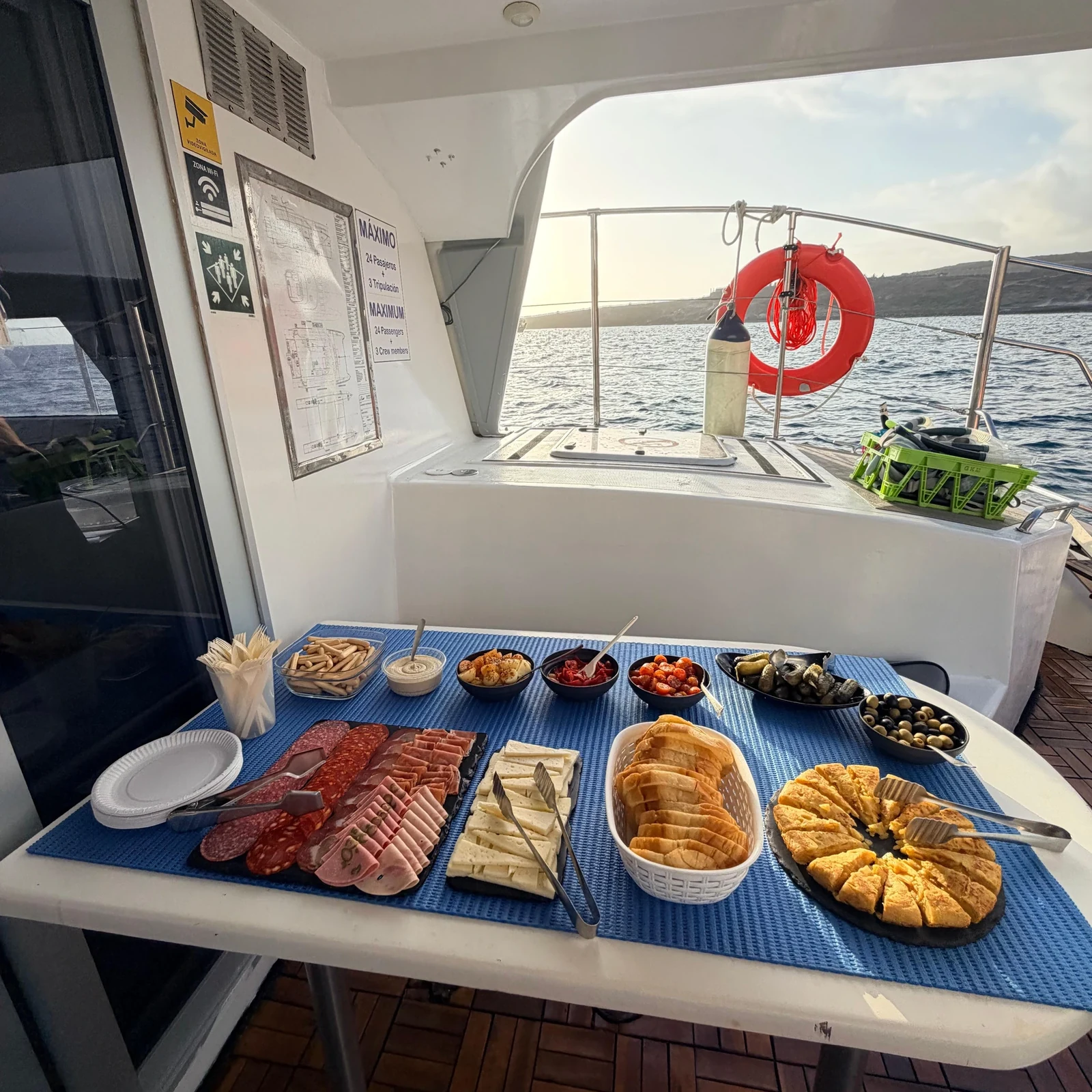 Tenerife Sunset Catamaran Tour with Transfer, Buffet and Drinks