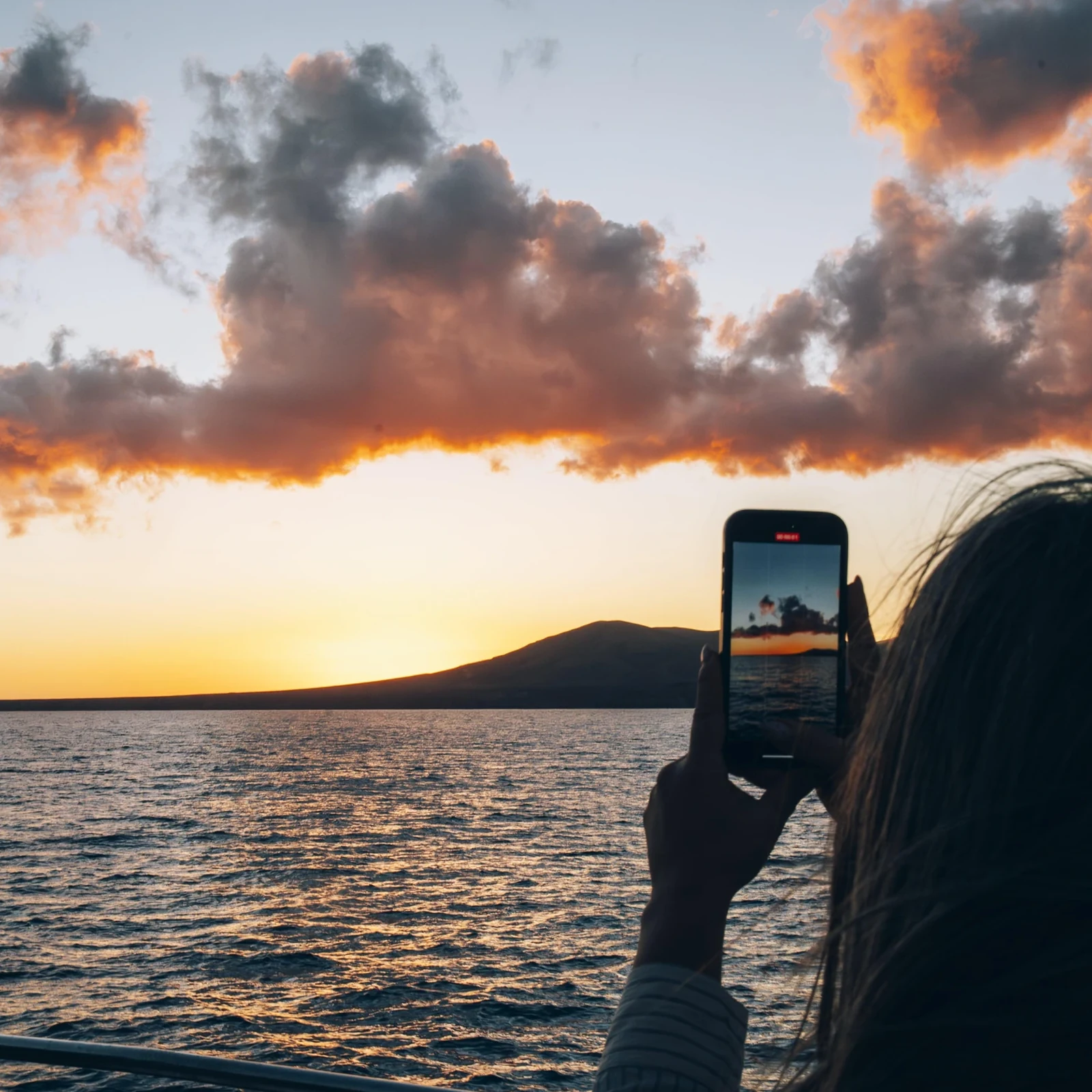 Contempla el atardecer de Lanzarote desde un catamarán