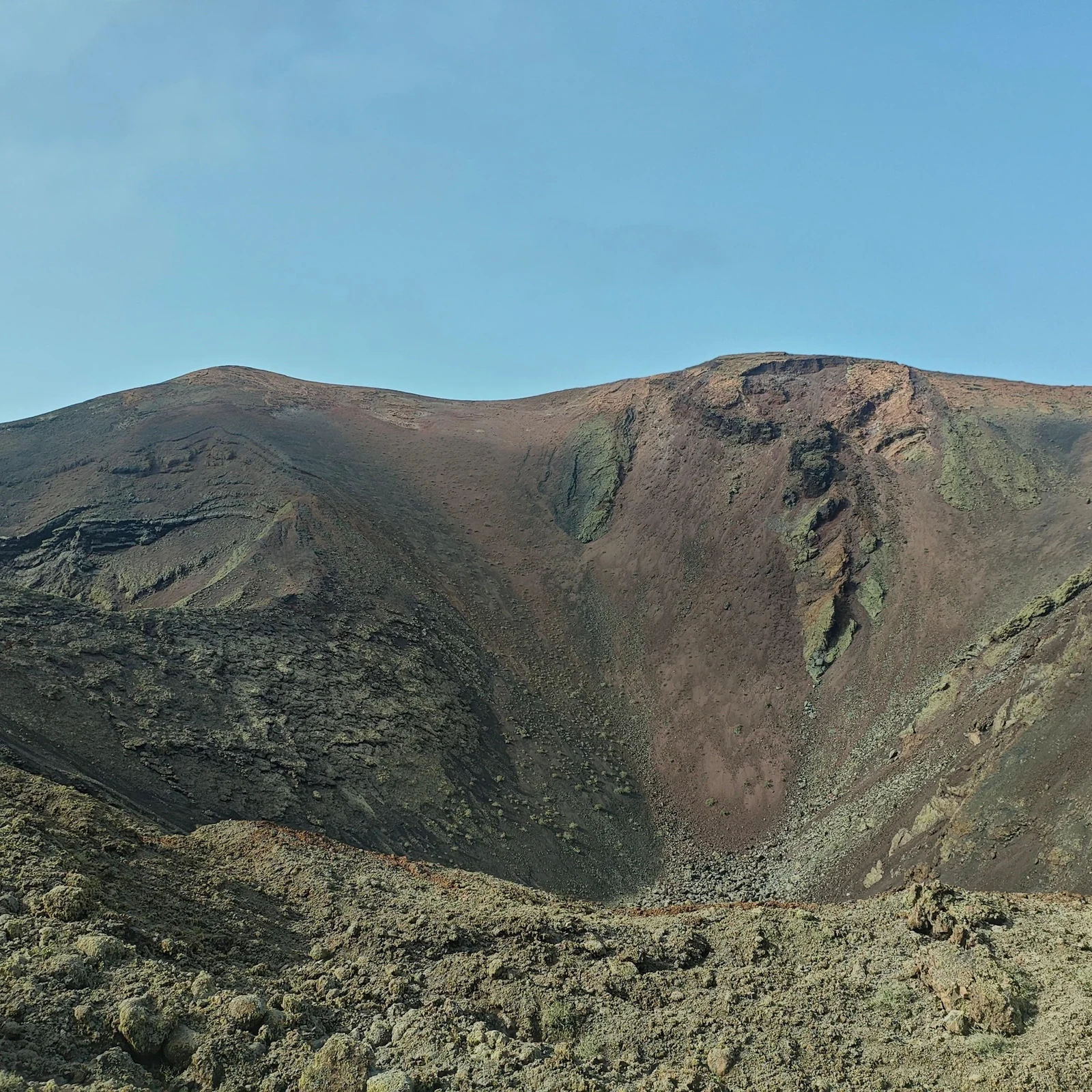 Découvrez les cratères et champs de lave de Timanfaya