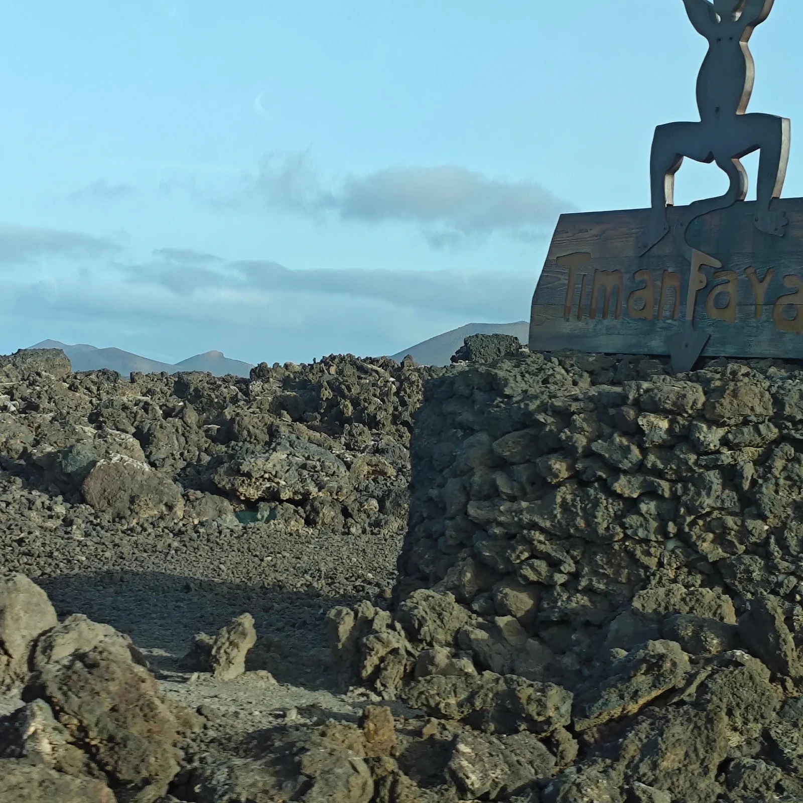 Descubre los cráteres y campos de lava de Timanfaya