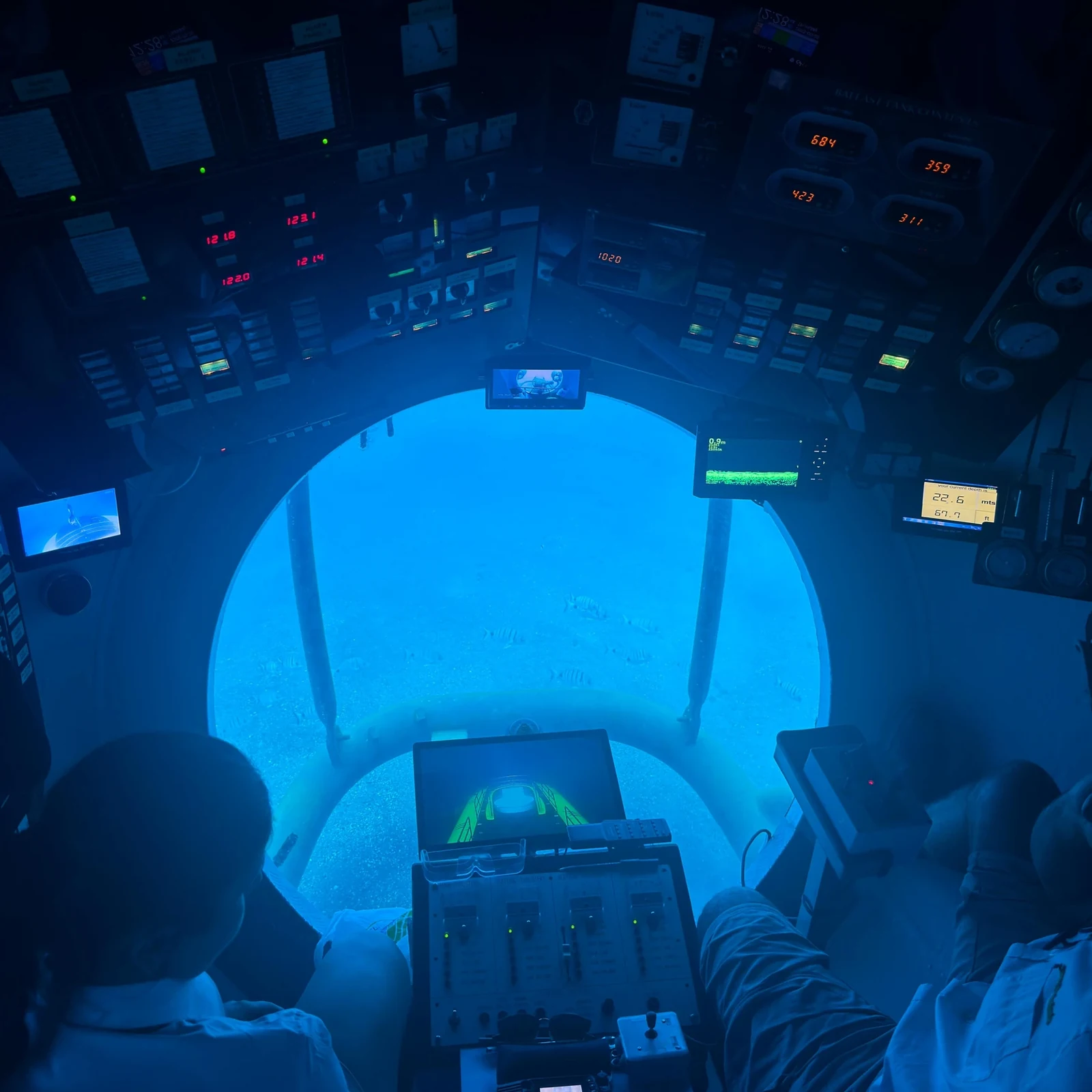 Entdecke Lanzarotes Meeresboden aus einem echten U-Boot