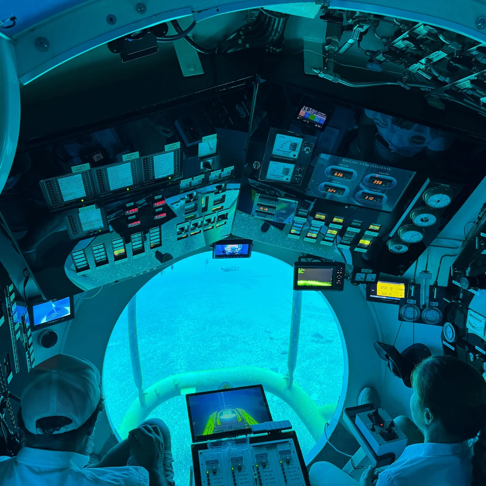 Entdecke Lanzarotes Meeresboden aus einem echten U-Boot
