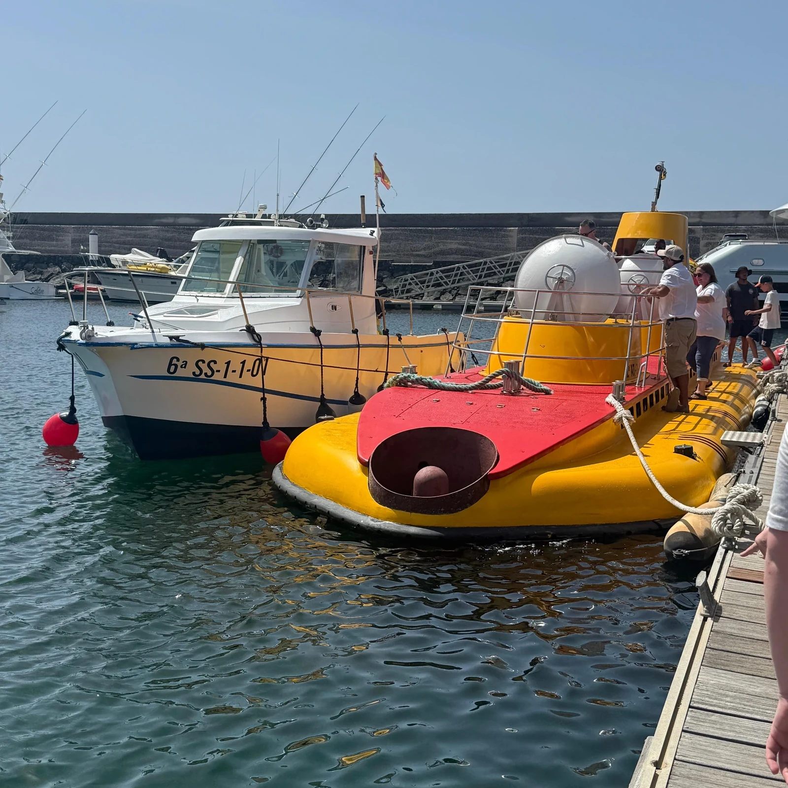 Entdecke Lanzarotes Meeresboden aus einem echten U-Boot