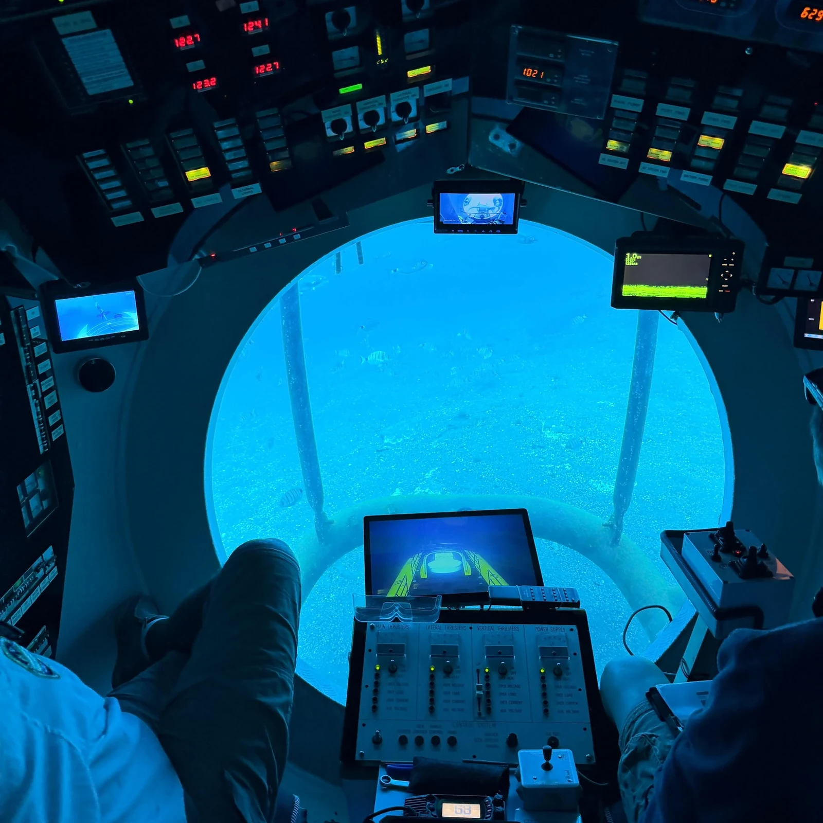 Entdecke Lanzarotes Meeresboden aus einem echten U-Boot