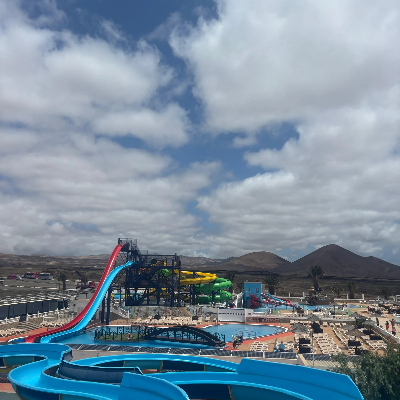 Un día de piscinas y toboganes en Aquapark Costa Teguise