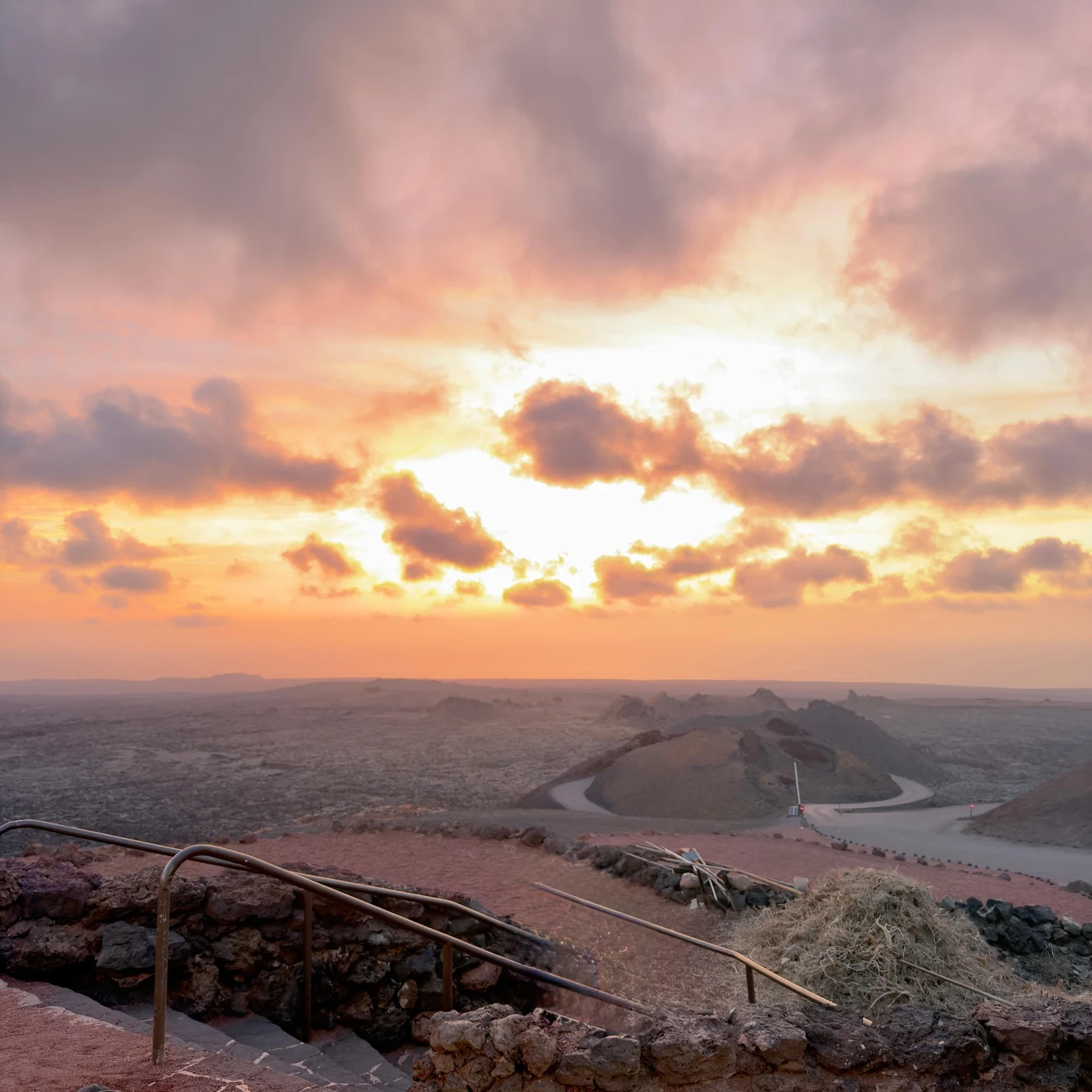 Timanfaya bei Sonnenuntergang, mit Führung und Dinner