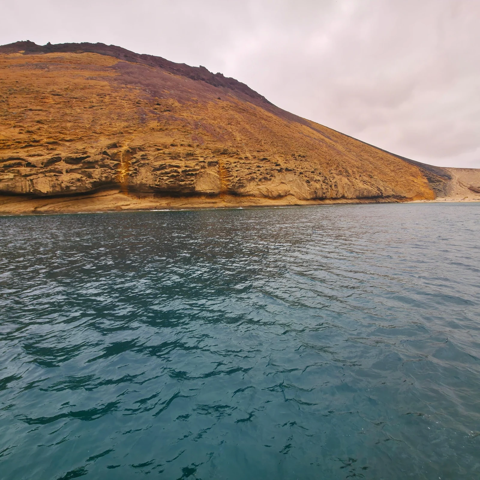 La Graciosa en catamaran : navigation, déjeuner et activités nautiques