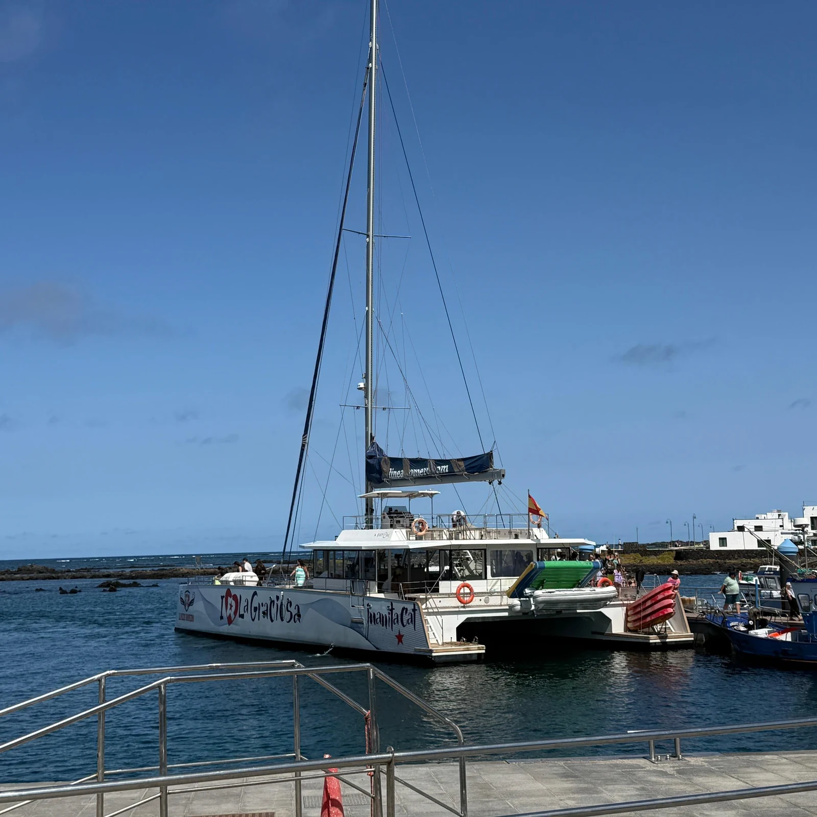 La Graciosa by catamaran: coastal sailing, lunch and water activities