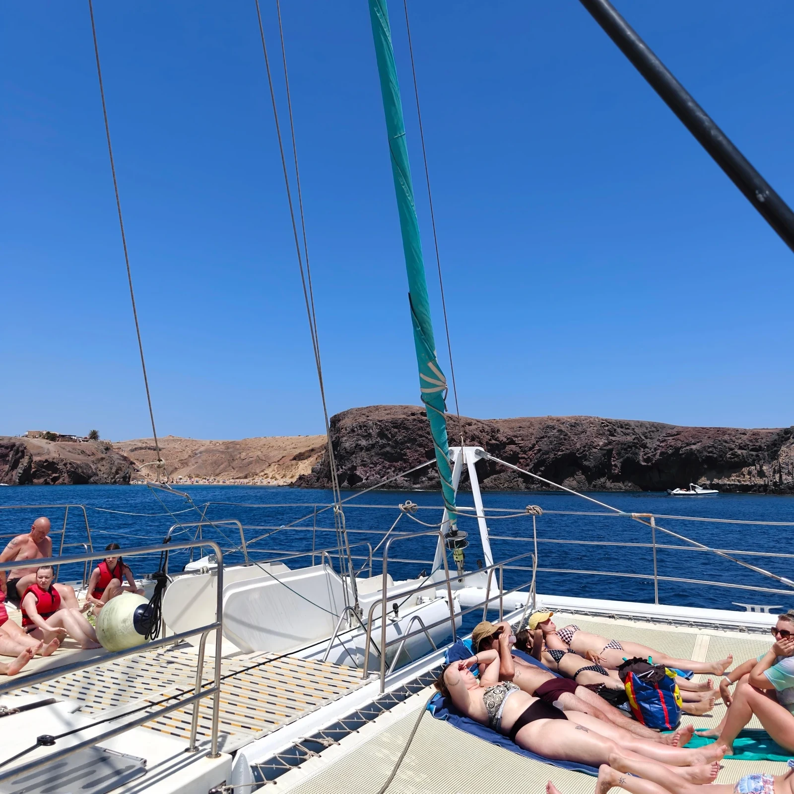 Naviguez jusqu’à Papagayo et baignez-vous près du catamaran