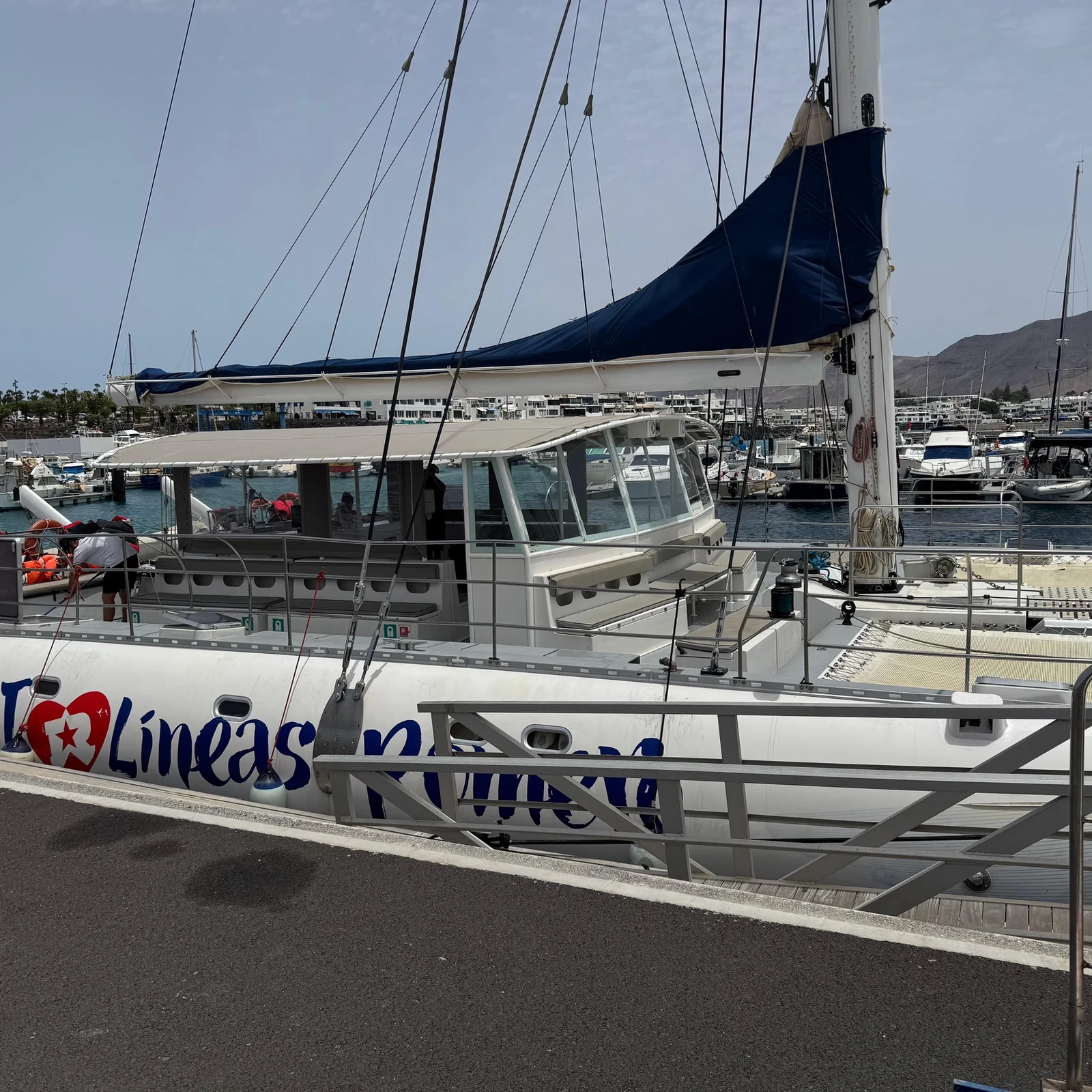 Naviguez jusqu’à Papagayo et baignez-vous près du catamaran