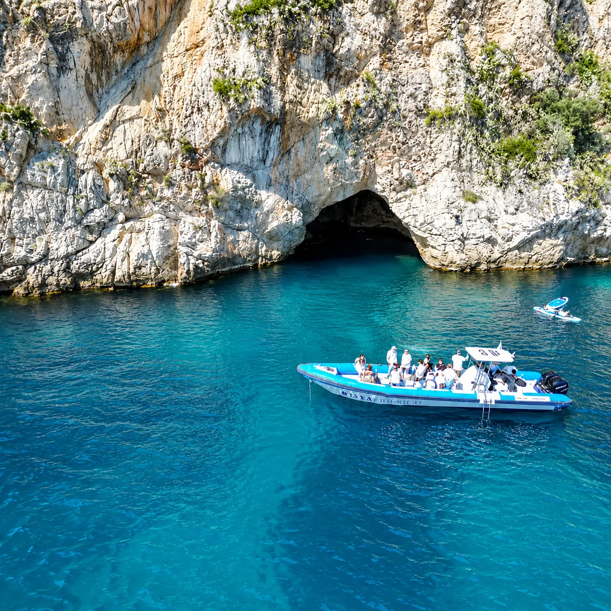 Excursion en bateau de Nice à la grotte de Mala avec snorkeling