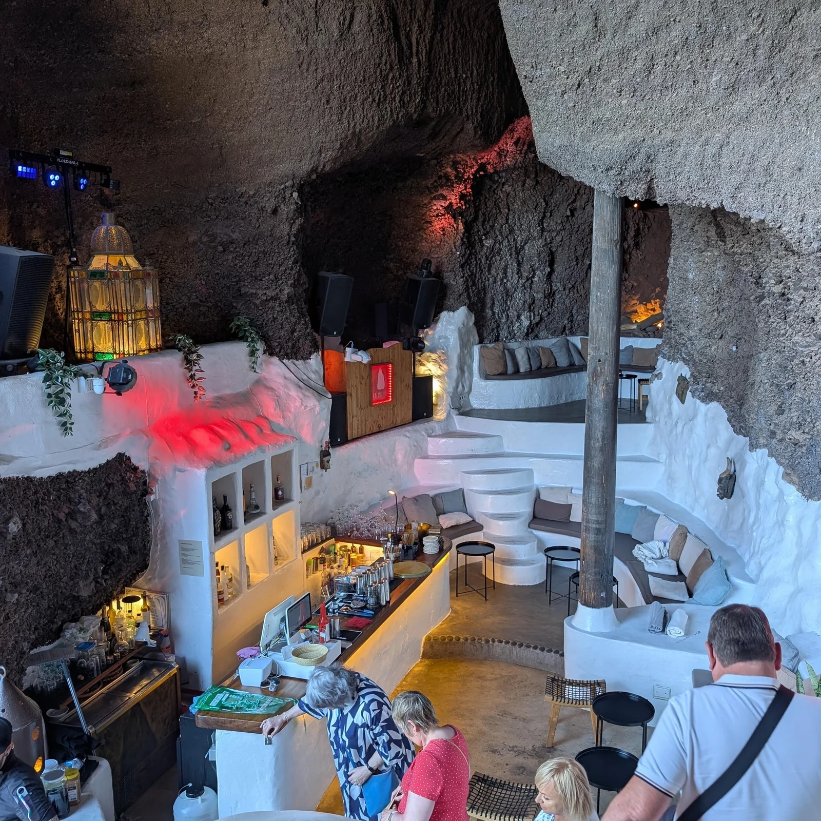 Una noche entre vinos, cocina canaria y la arquitectura de LagOmar