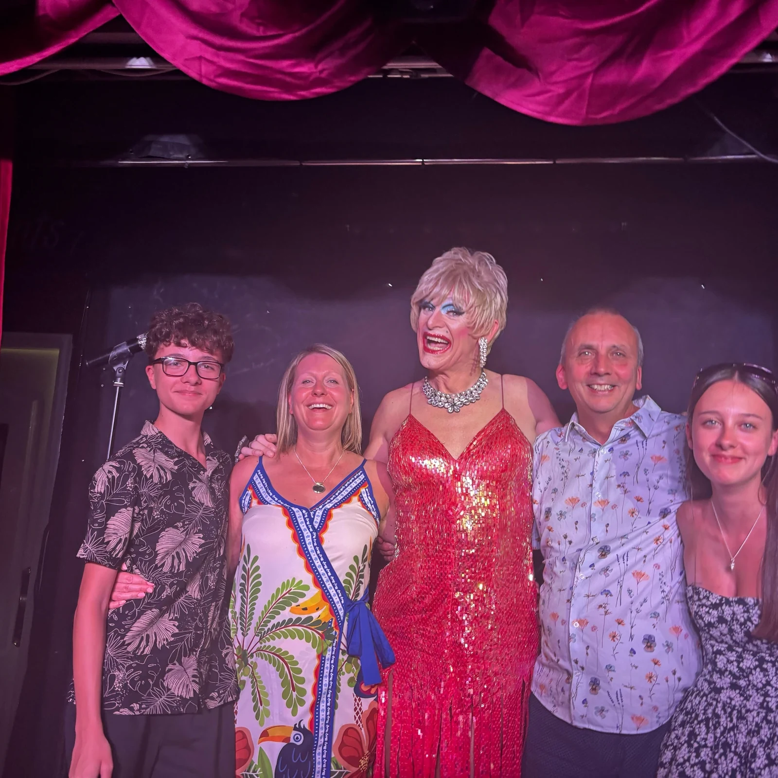 Une soirée de cabaret, chant et comédie avec The Contessa Guapatini