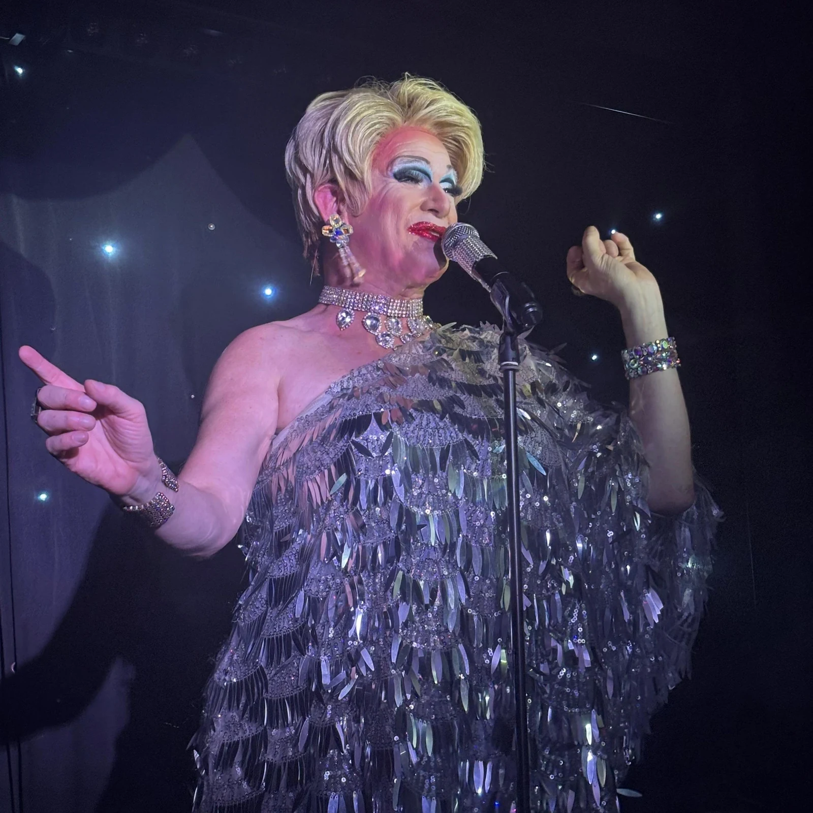 Une soirée de cabaret, chant et comédie avec The Contessa Guapatini