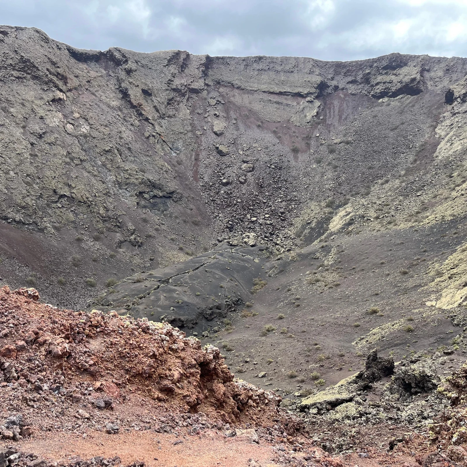 Marchez parmi les laves, volcans et cratères de Timanfaya