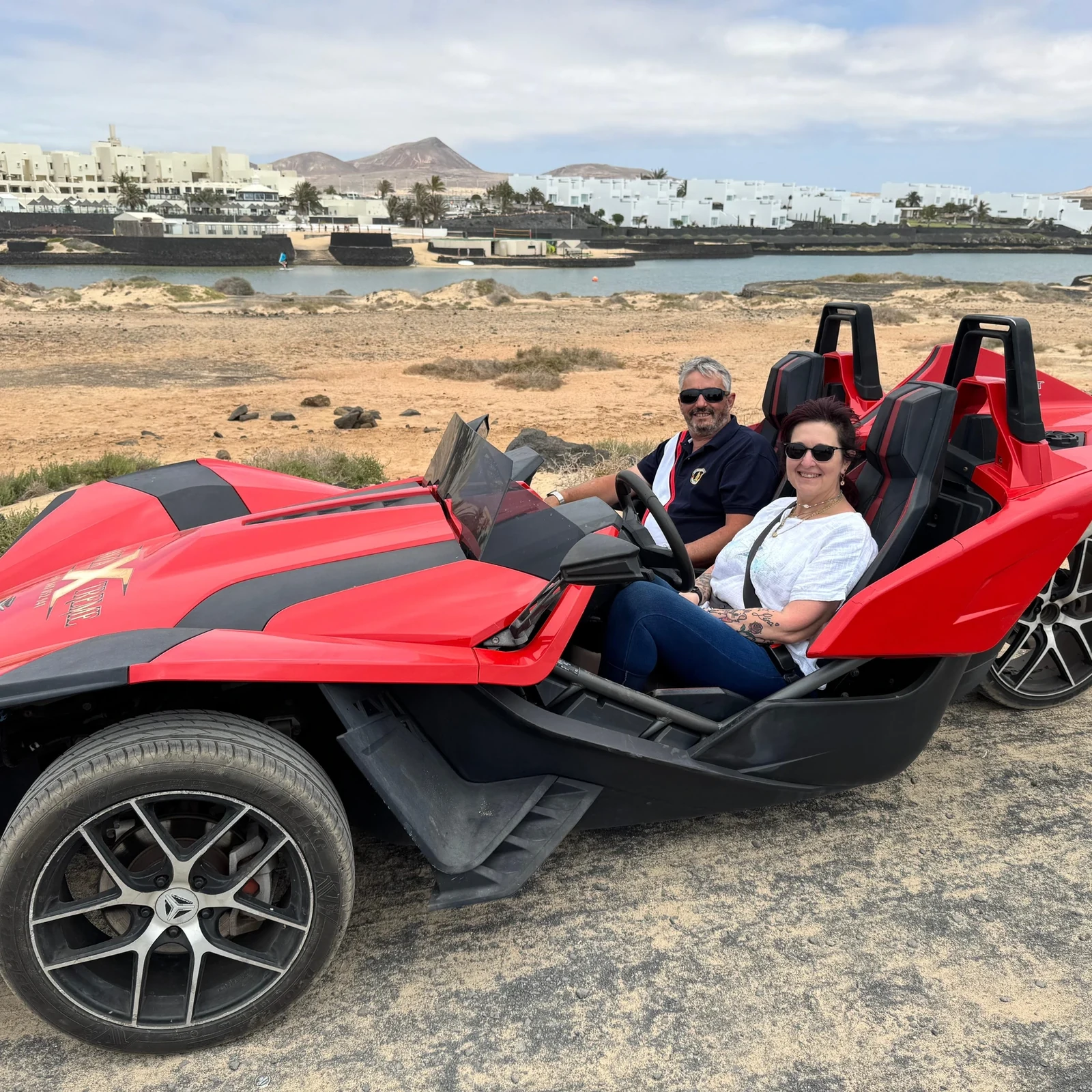 Erkunde Lanzarote am Steuer eines Polaris Slingshot