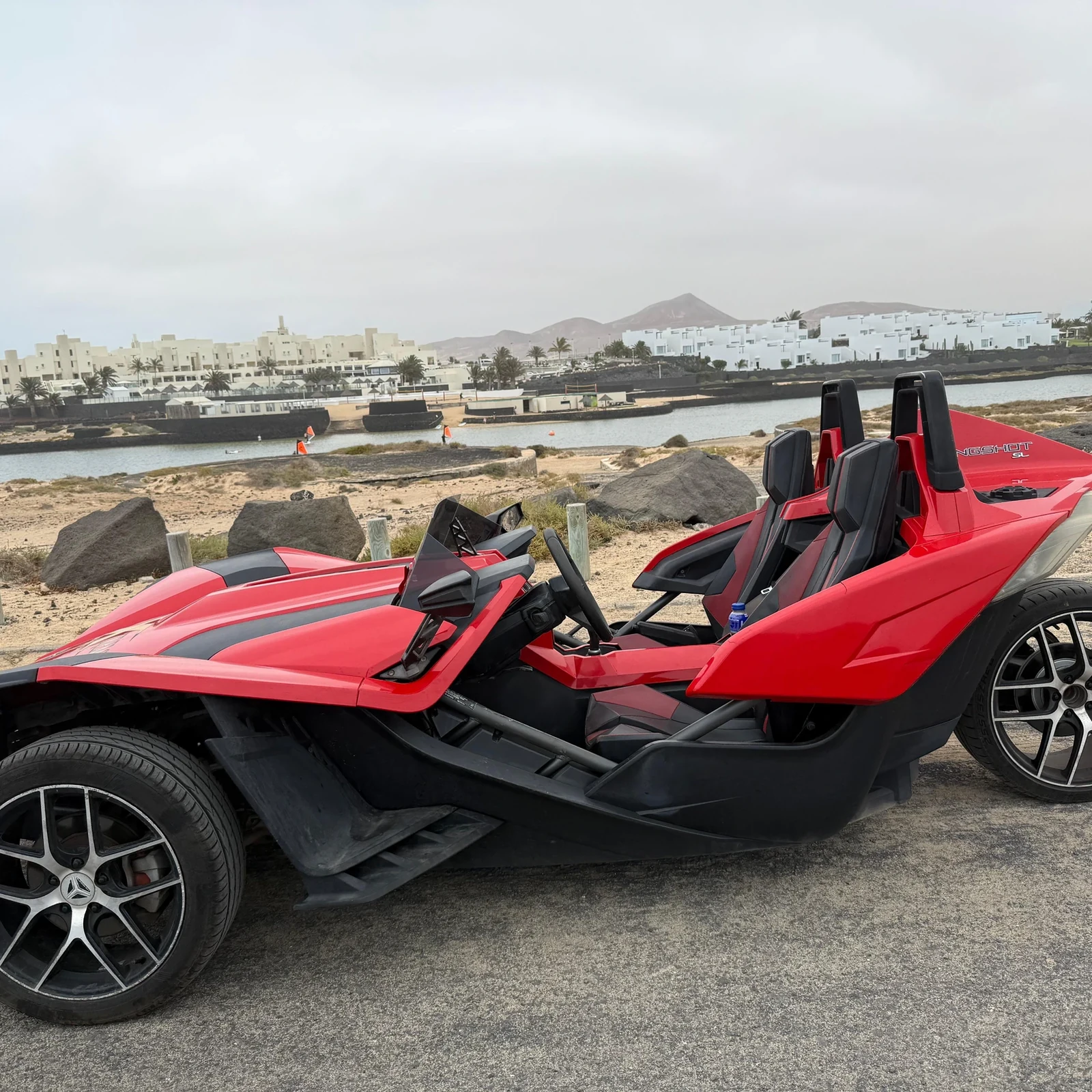 Erkunde Lanzarote am Steuer eines Polaris Slingshot