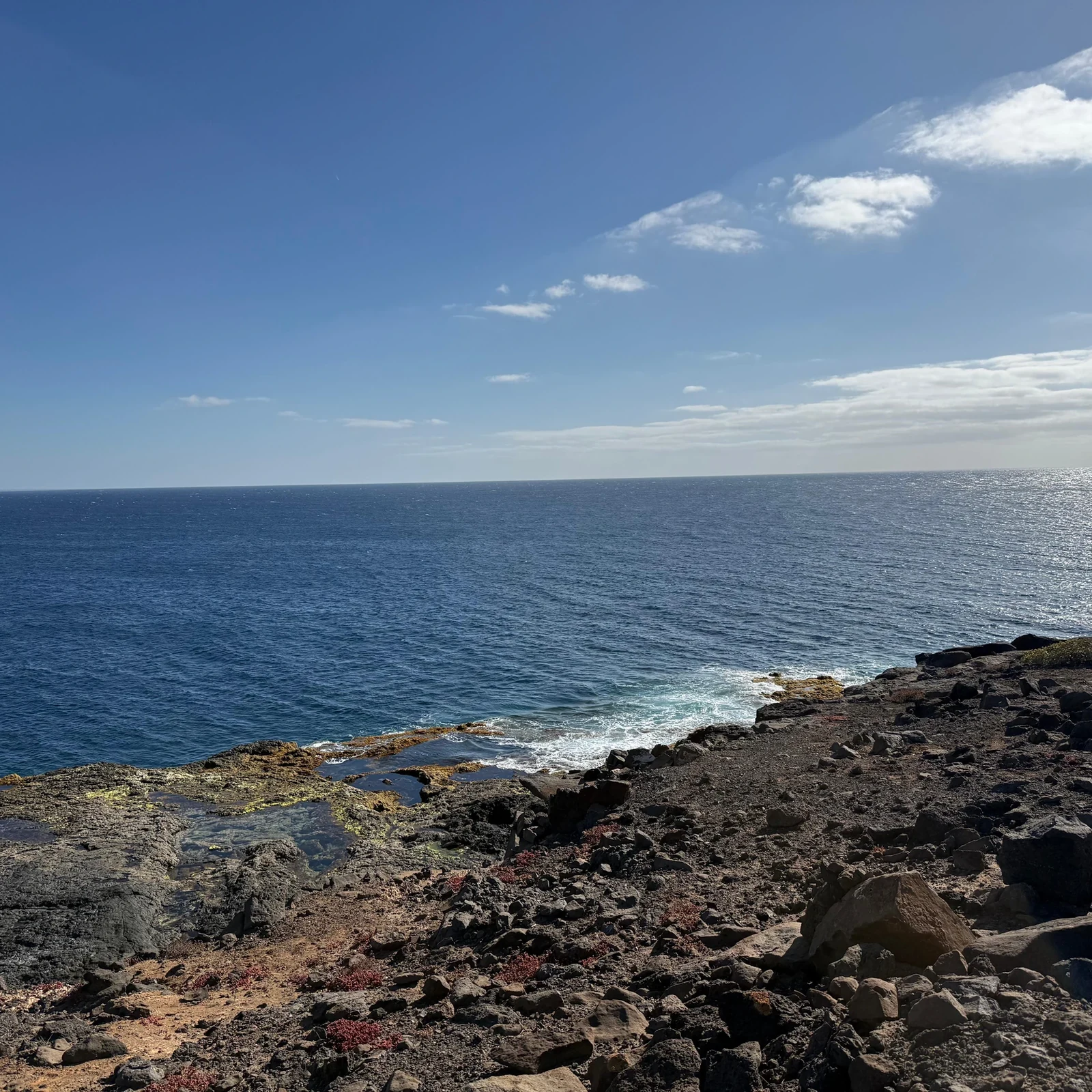 Roulez entre paysages de lave et océan depuis Playa Blanca