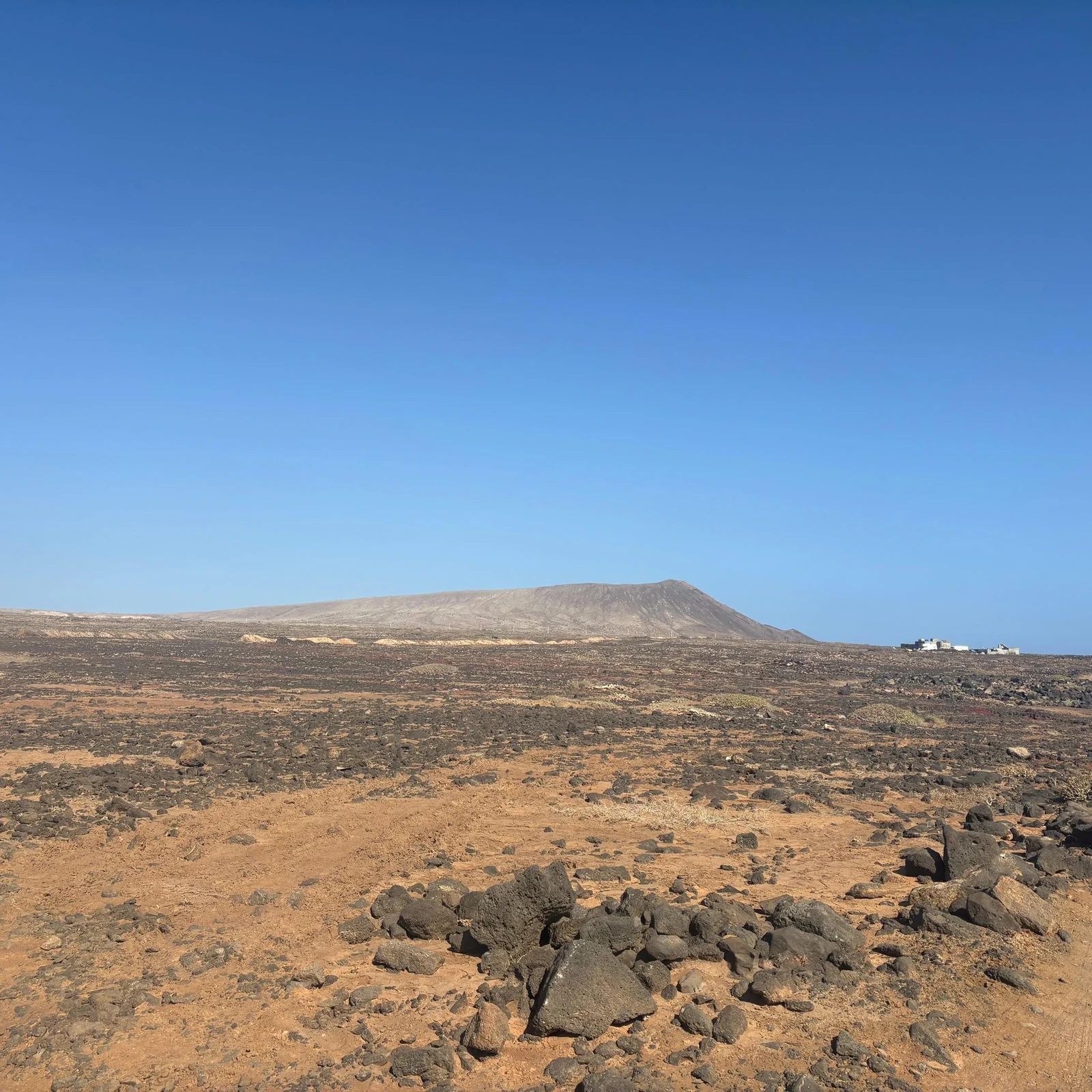 Roulez entre paysages de lave et océan depuis Playa Blanca