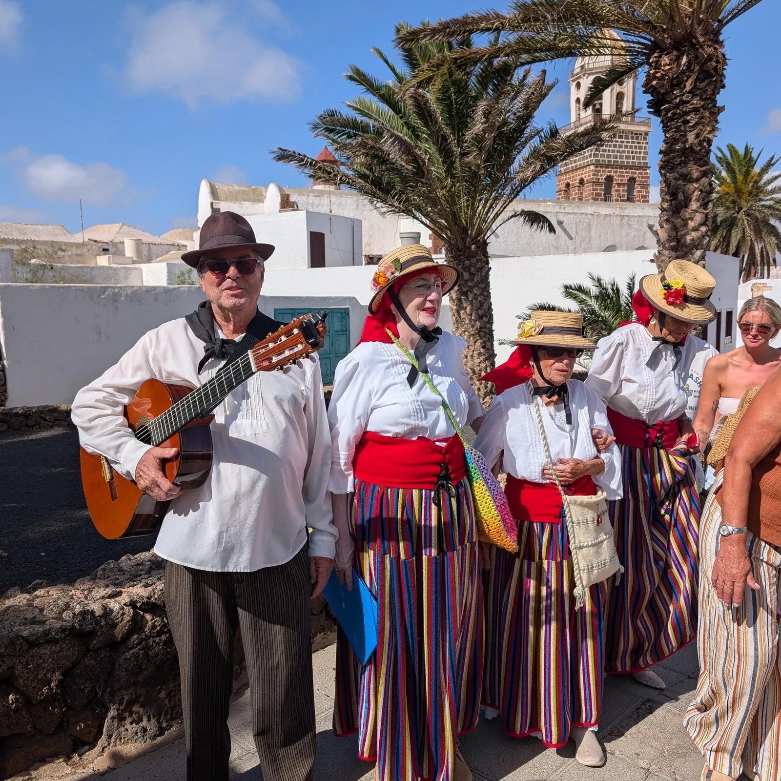 Vom Markt in Teguise nach La Graciosa auf einem organisierten Ausflug