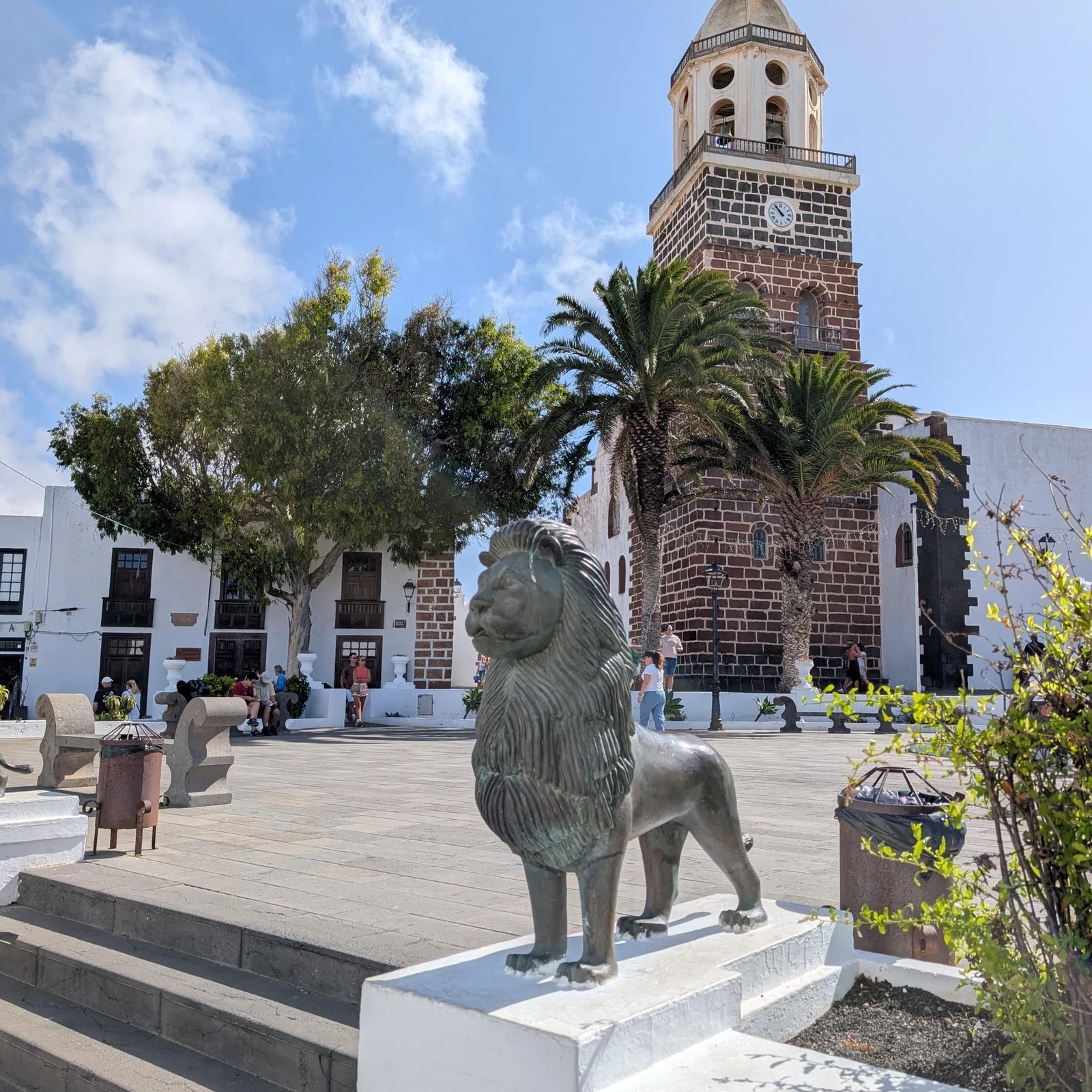Vom Markt in Teguise nach La Graciosa auf einem organisierten Ausflug