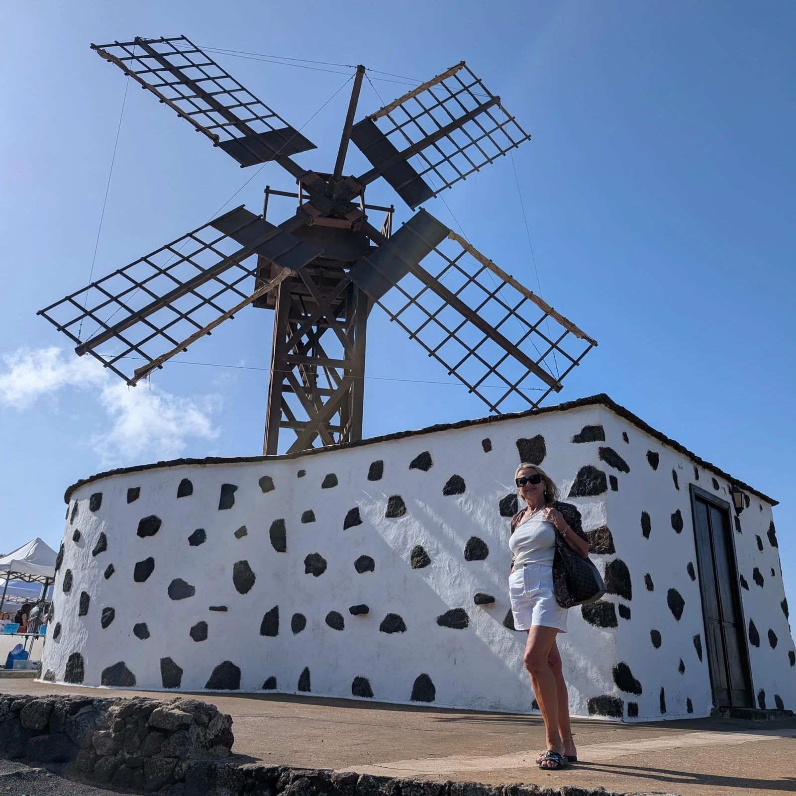 Vom Markt in Teguise nach La Graciosa auf einem organisierten Ausflug
