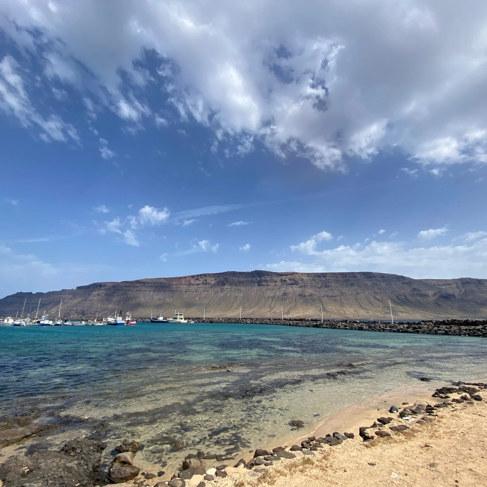 Vom Markt in Teguise nach La Graciosa auf einem organisierten Ausflug