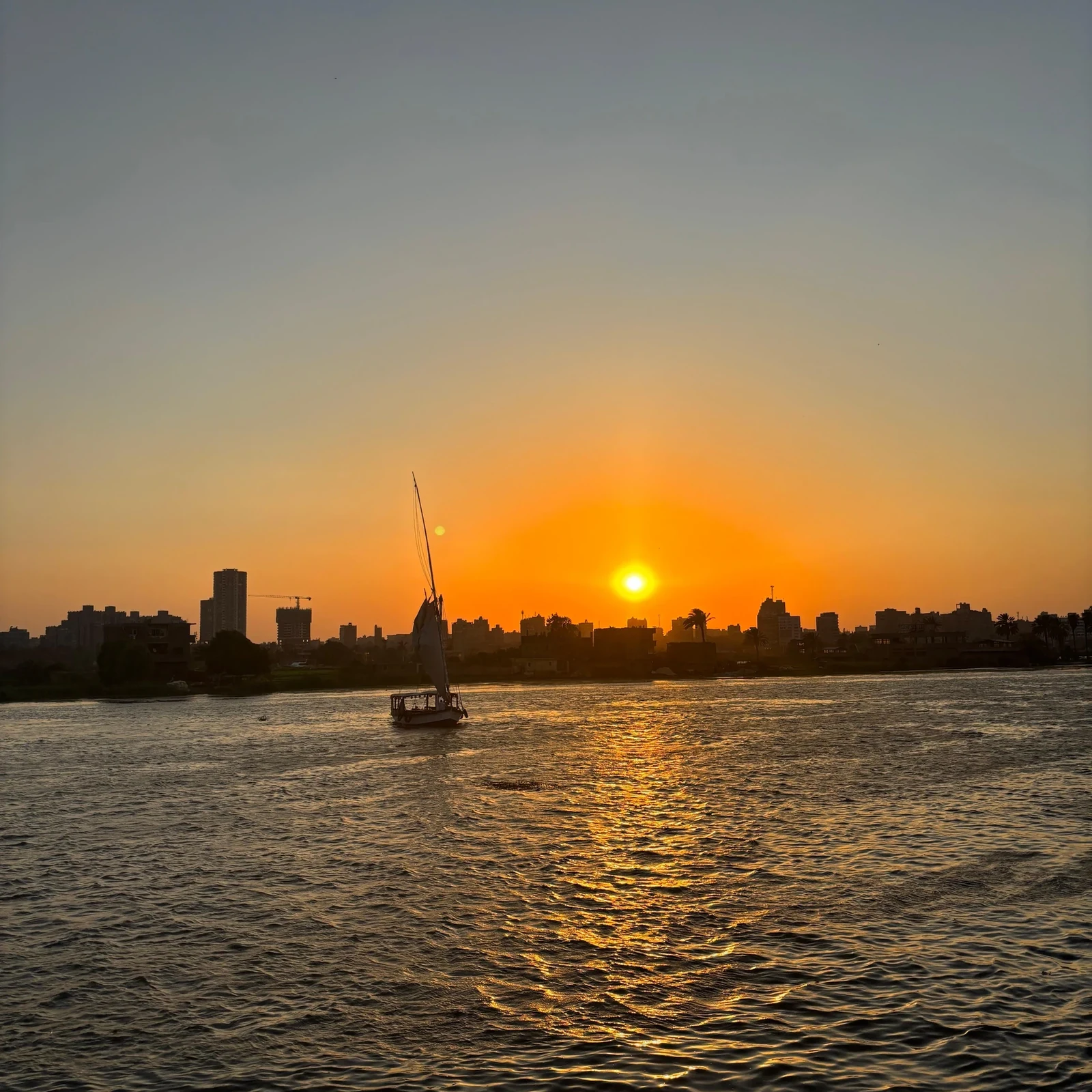 Dîner, vues nocturnes et spectacle à bord du Nile Royal Topaz