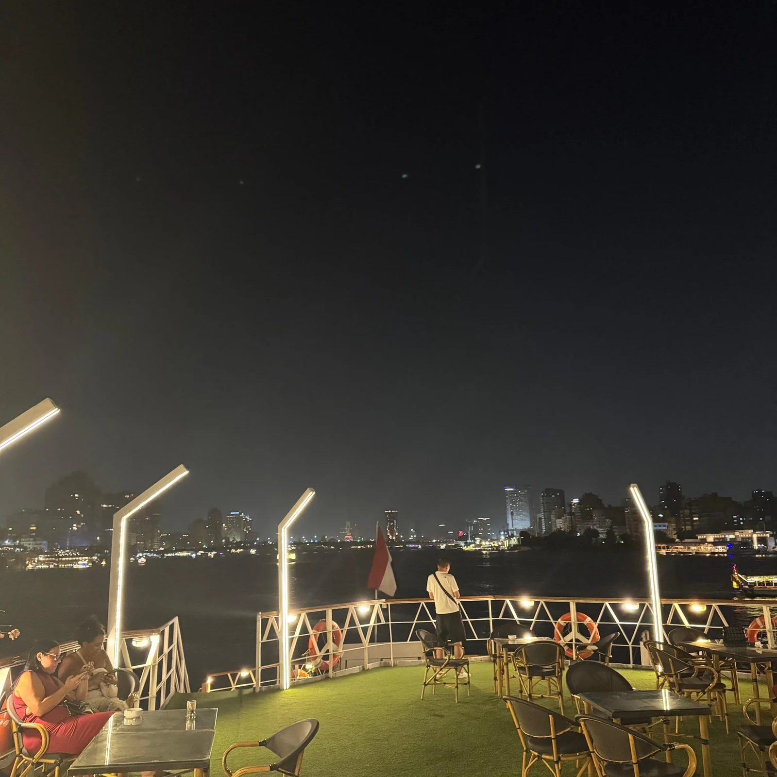 Dîner, vues nocturnes et spectacle à bord du Nile Royal Topaz