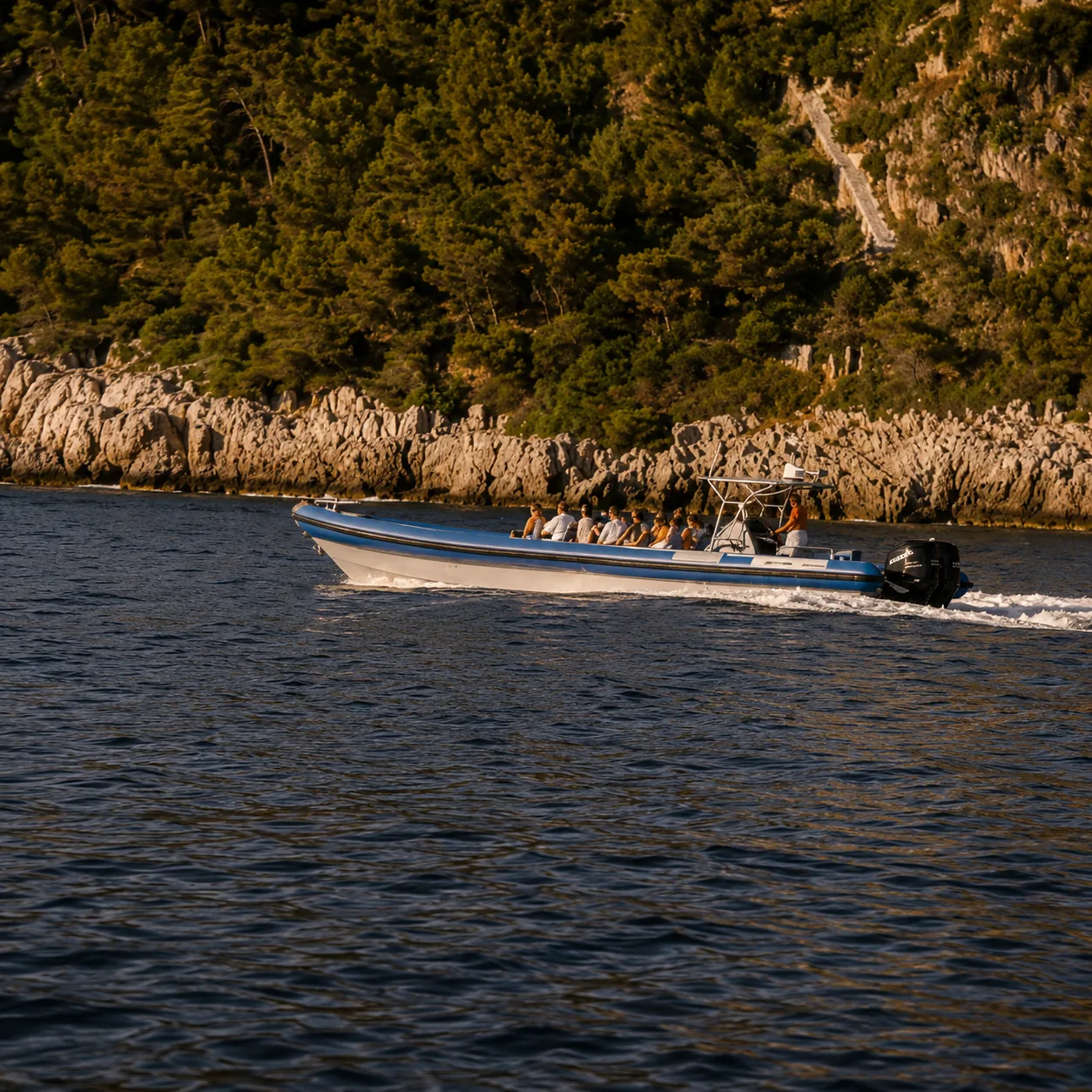 Excursion en bateau au coucher du soleil à Nice avec vin et snorkeling