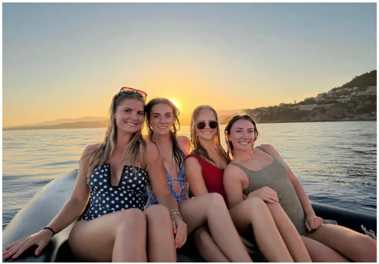 Excursion en bateau au coucher du soleil à Nice avec vin et snorkeling