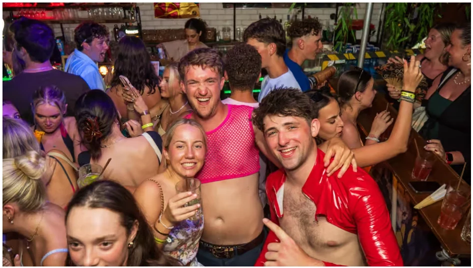 Tournée des bars à Nice avec shots, jeux et entrée VIP