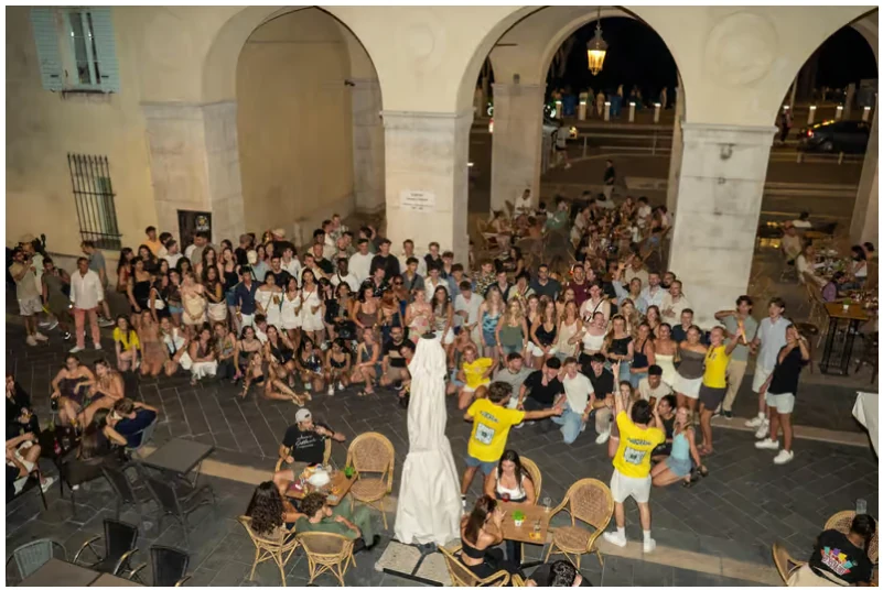 Tournée des bars à Nice avec shots, jeux et entrée VIP