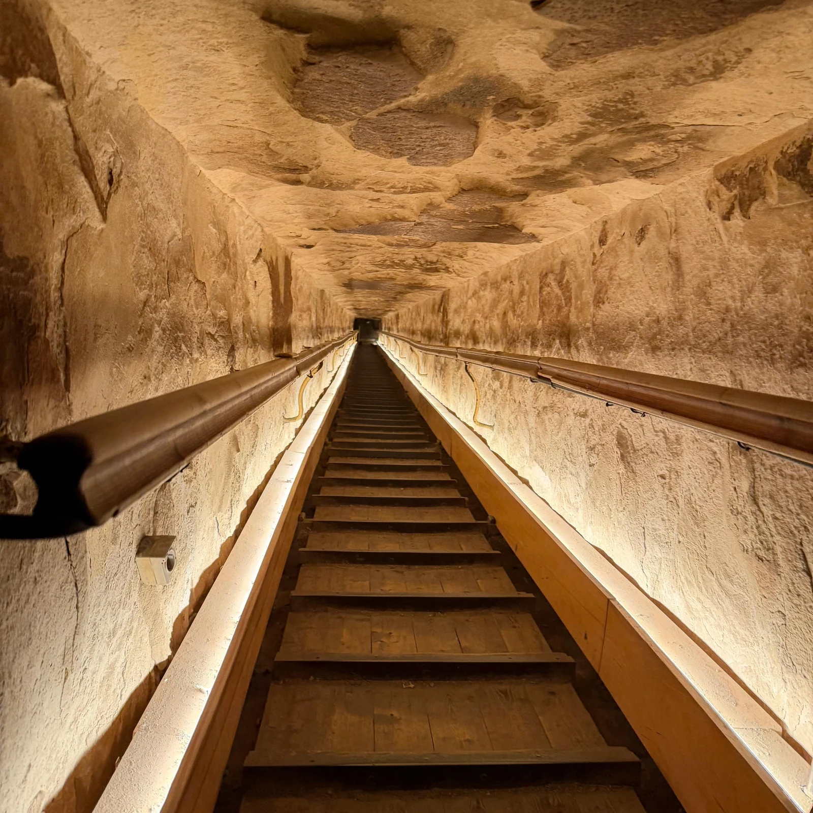 Giza at sunrise: pyramids, ride and breakfast