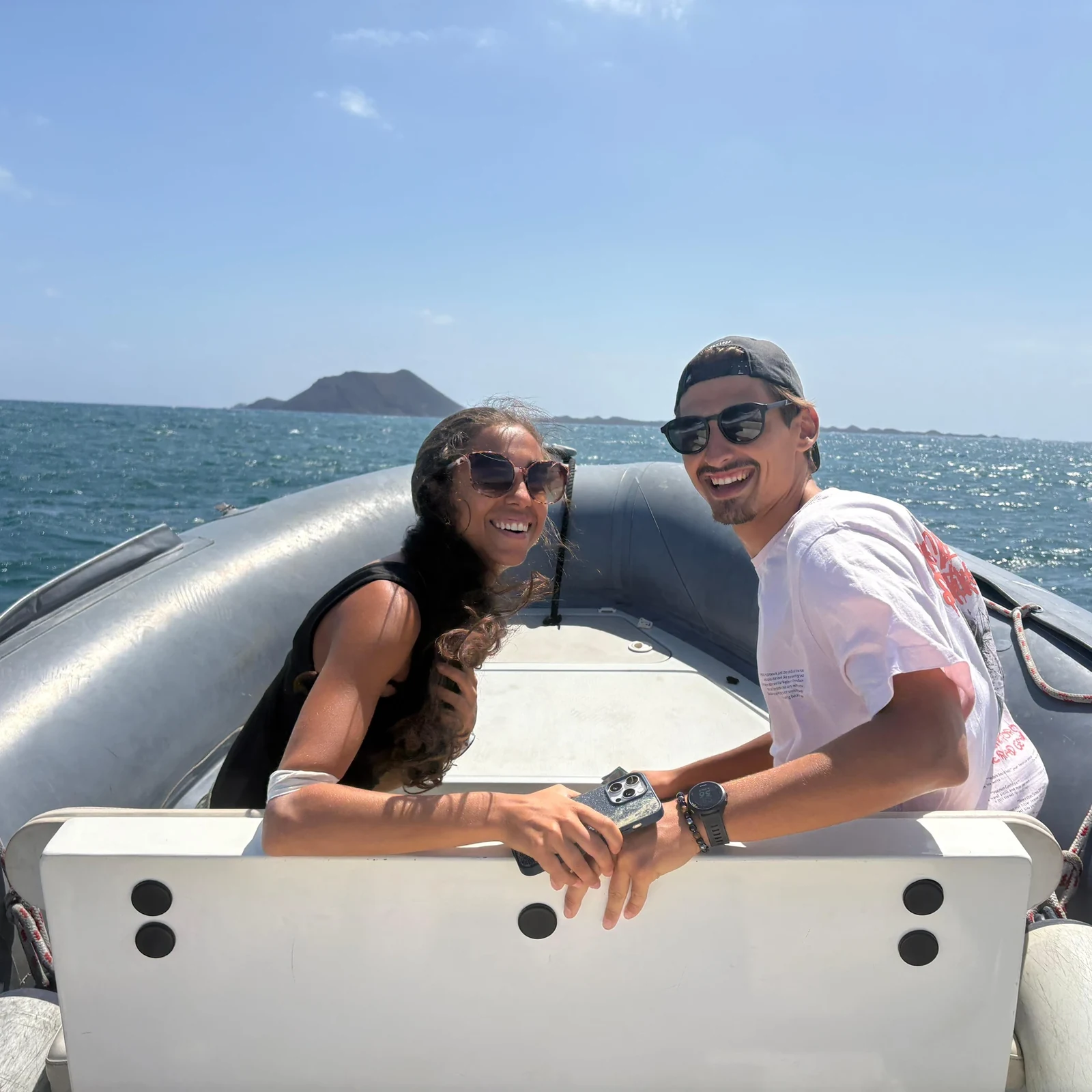 Rejoignez l’île de Lobos en bateau rapide et explorez-la à votre rythme