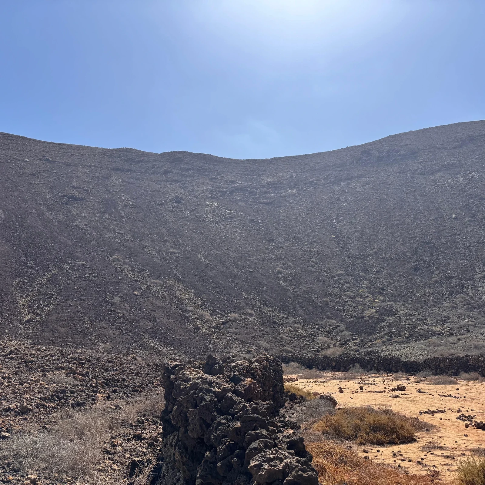 Dunas, volcanes y costa en el norte de Fuerteventura