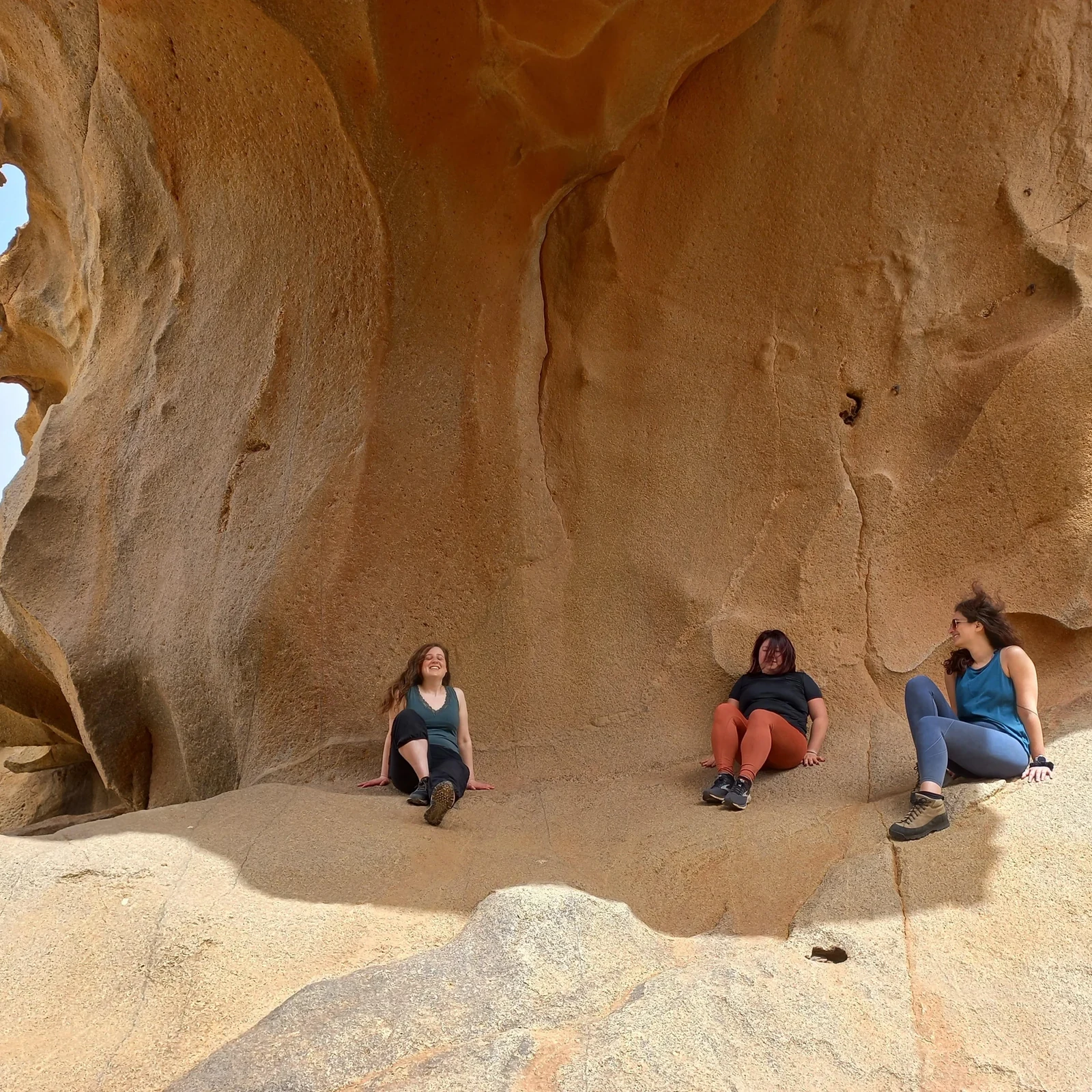 Camina por Las Peñitas y descubre las cuevas de Ajuy