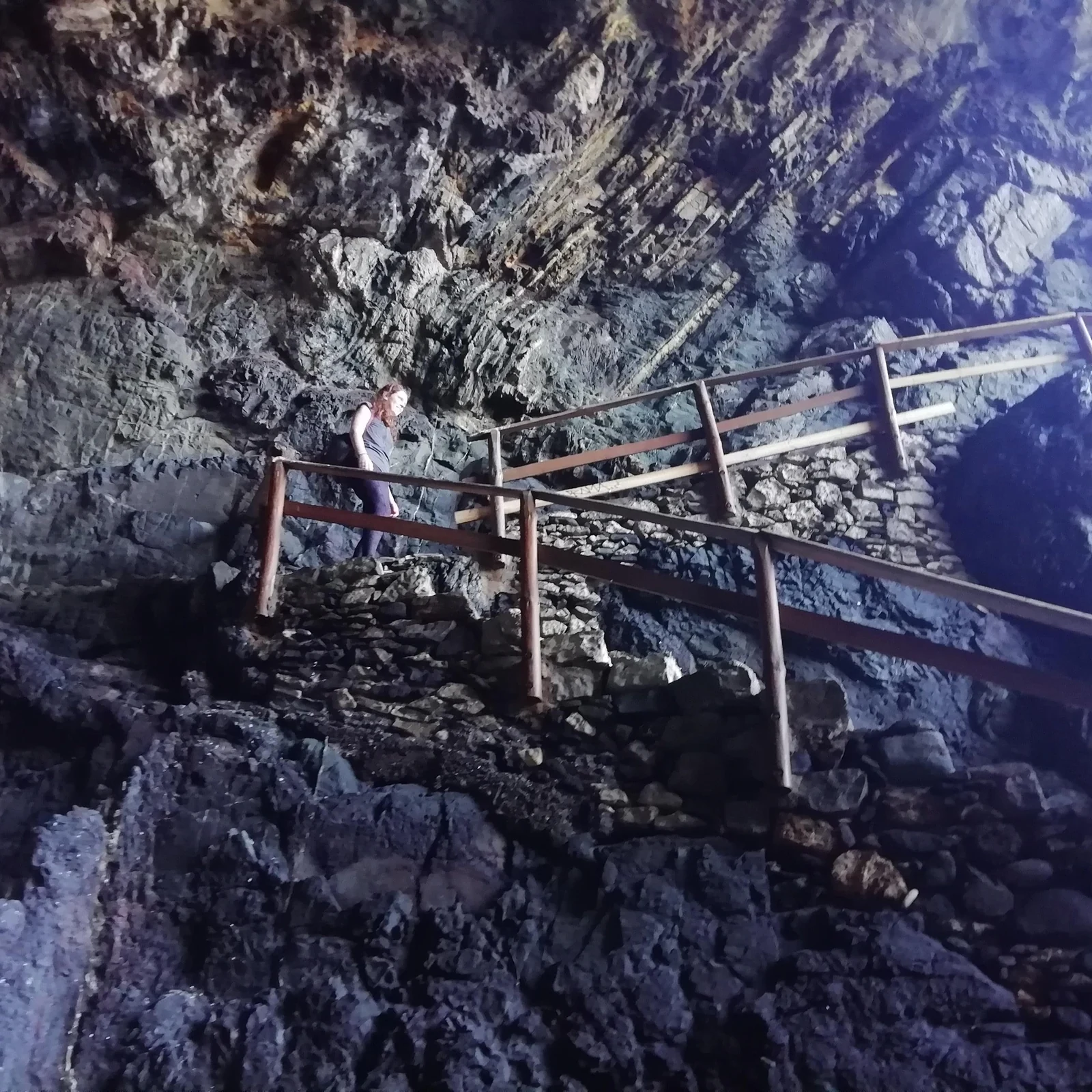 Camina por Las Peñitas y descubre las cuevas de Ajuy