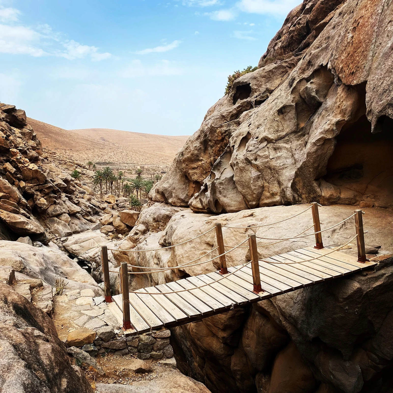 Camina por Las Peñitas y descubre las cuevas de Ajuy