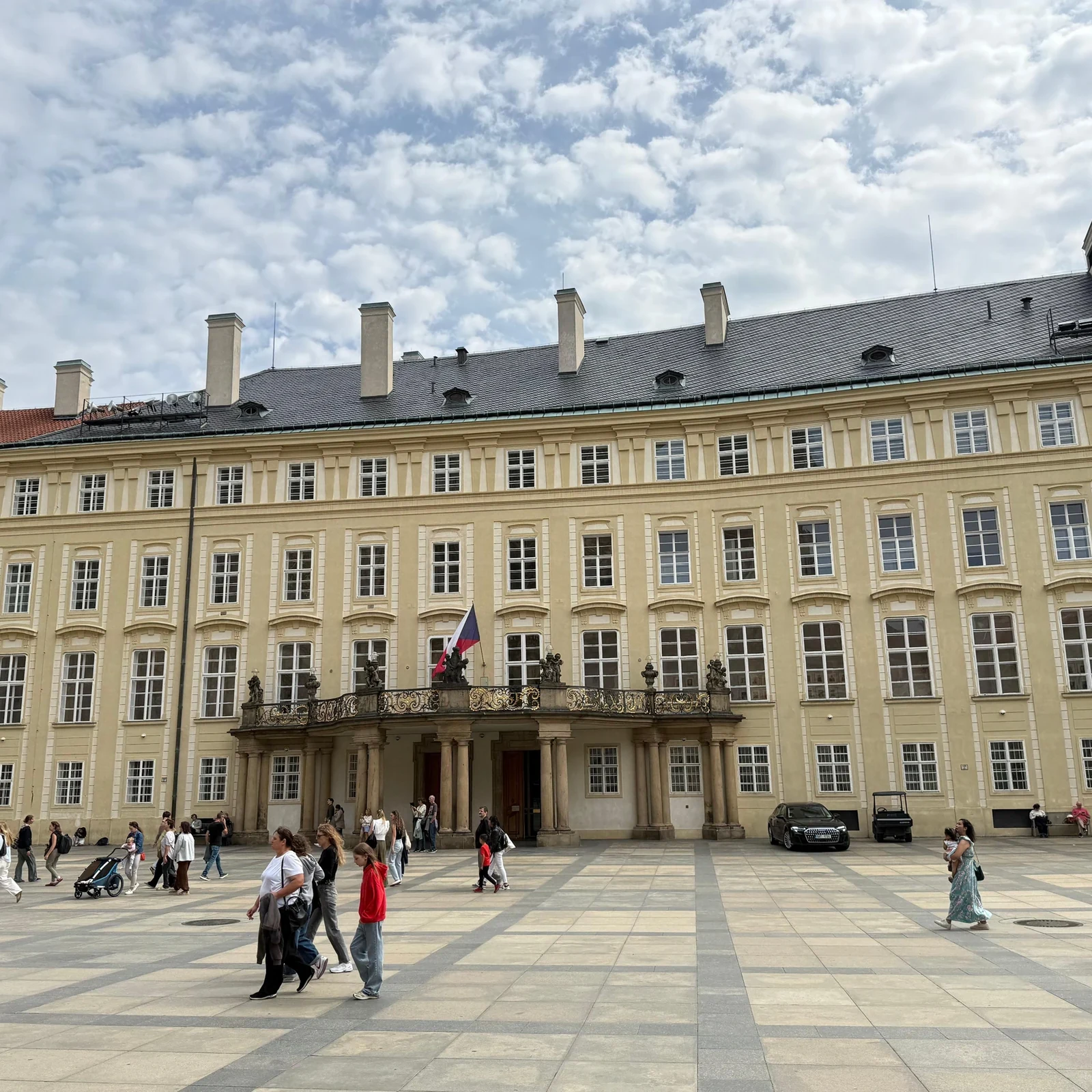 Découvrez quatre espaces du château de Prague à votre rythme